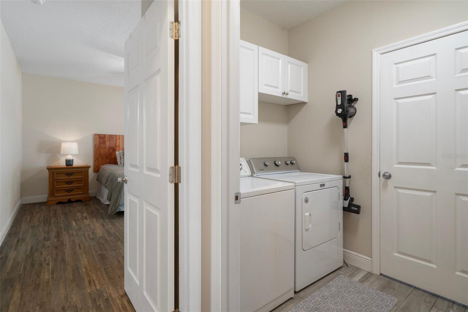 Listing photo id 17 for 1209 Adalee Street