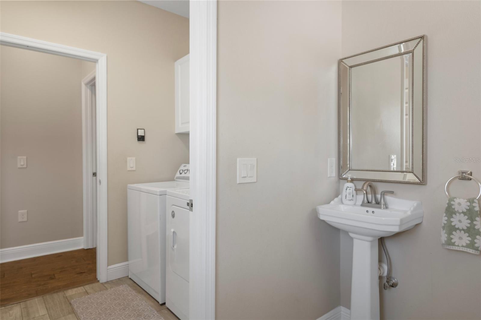 Listing photo id 18 for 1209 Adalee Street