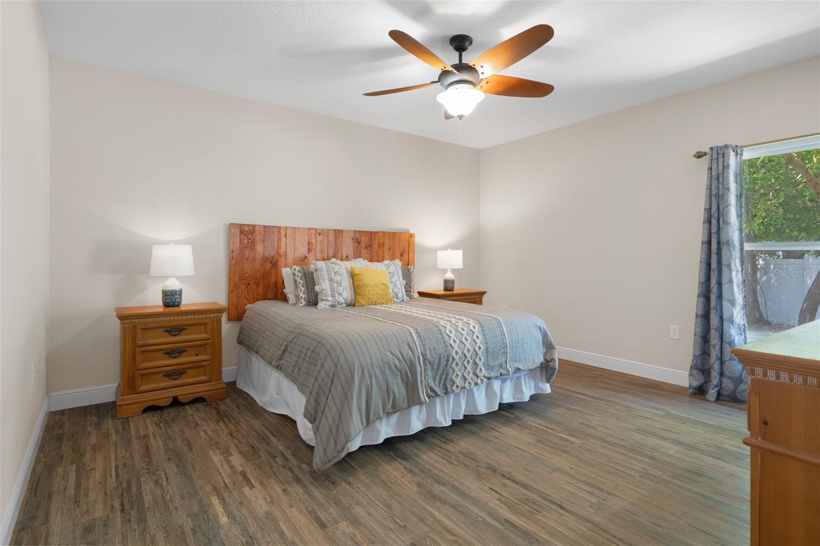 Listing photo id 20 for 1209 Adalee Street