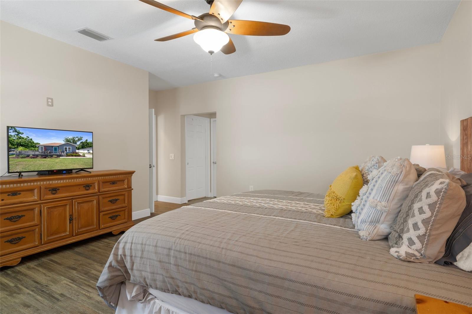 Listing photo id 22 for 1209 Adalee Street
