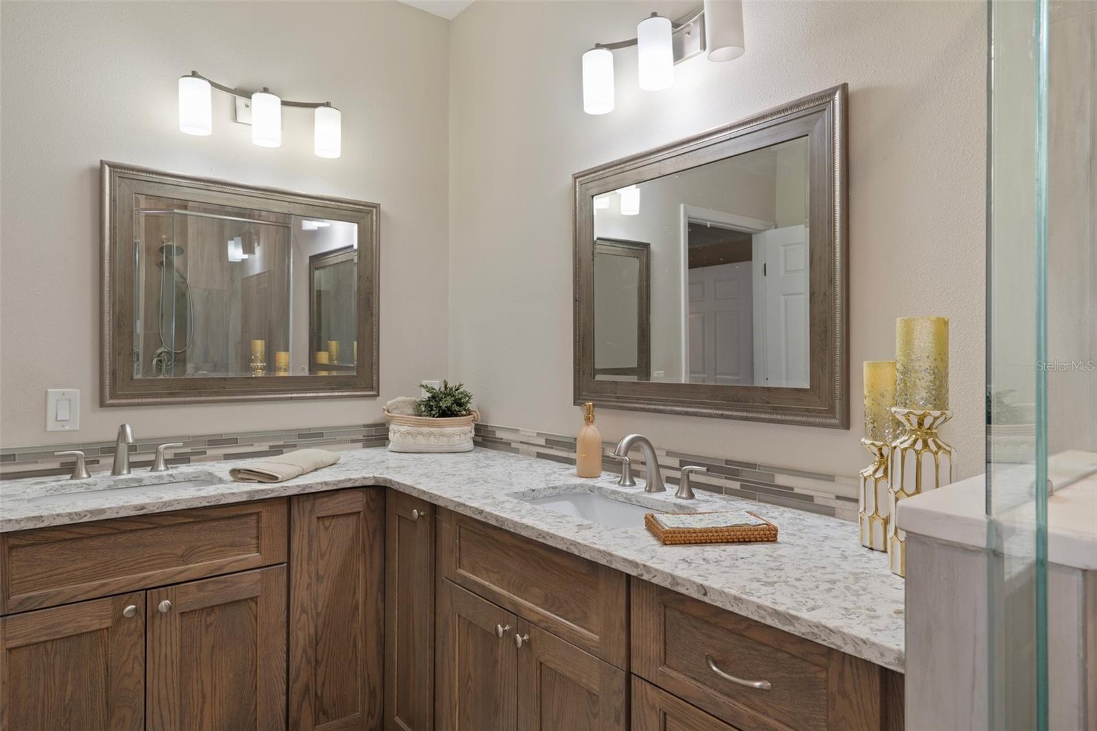 Listing photo id 24 for 1209 Adalee Street