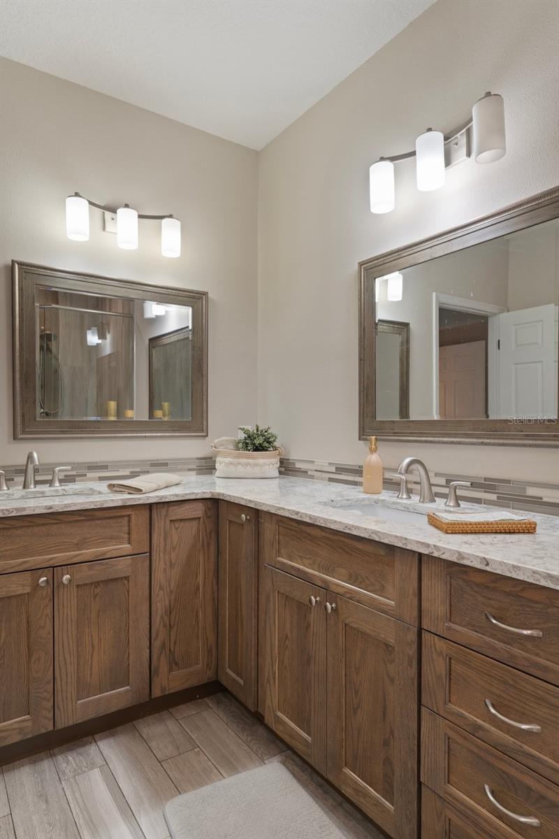Listing photo id 25 for 1209 Adalee Street