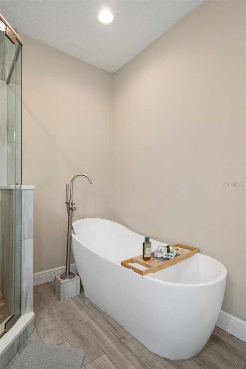 Listing photo id 28 for 1209 Adalee Street