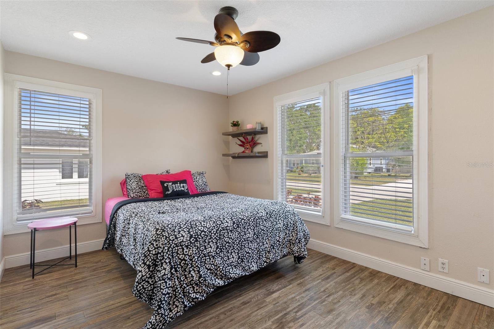 Listing photo id 30 for 1209 Adalee Street
