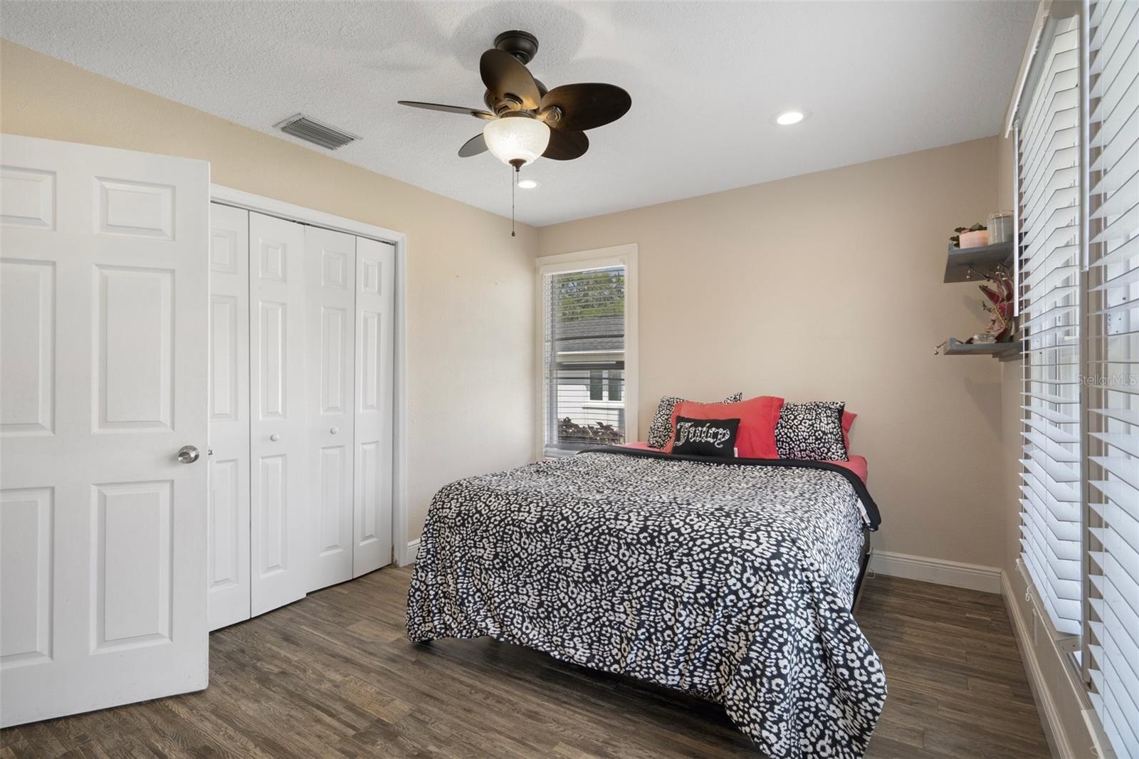 Listing photo id 31 for 1209 Adalee Street