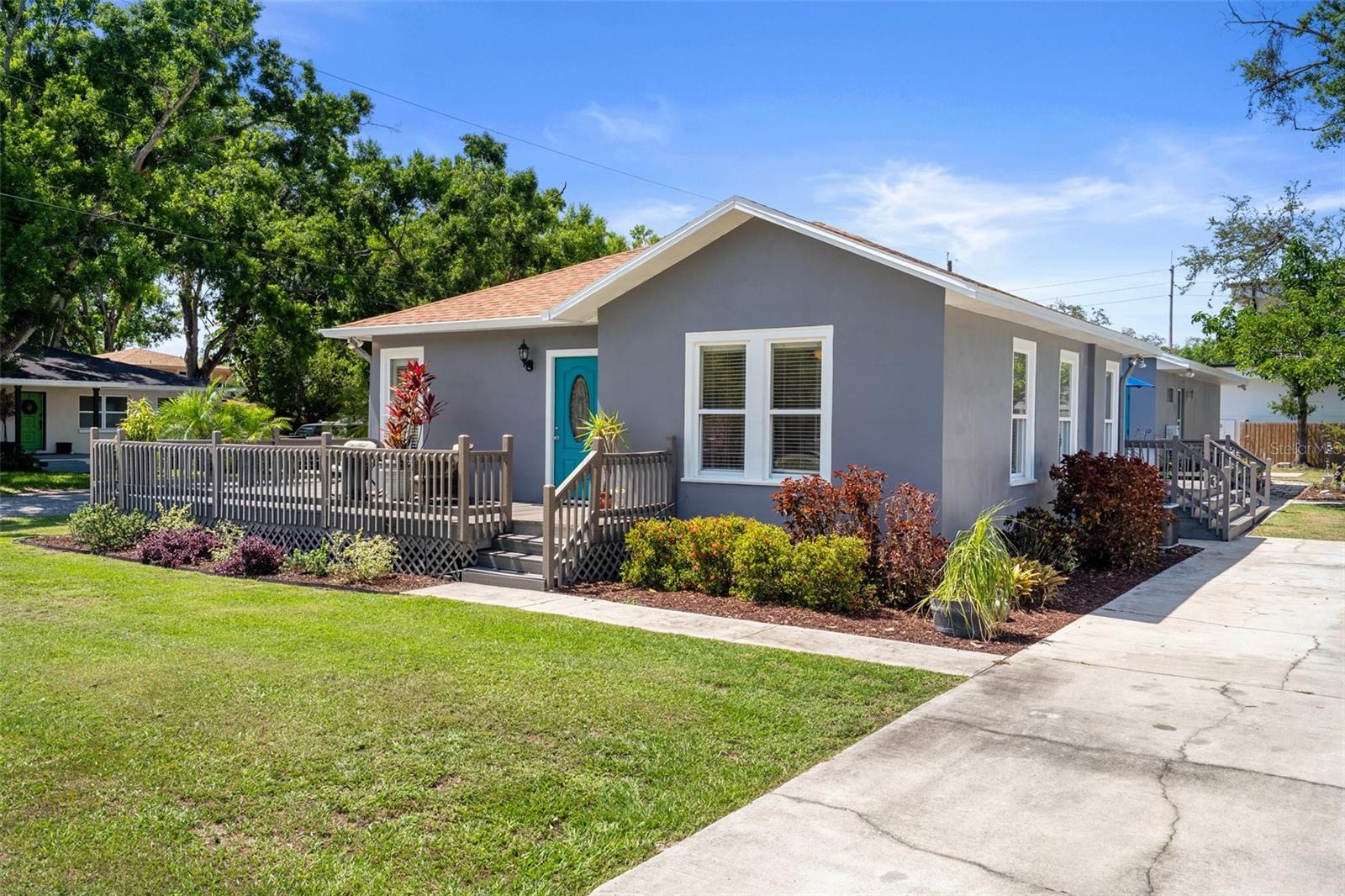 Listing photo id 2 for 1209 Adalee Street