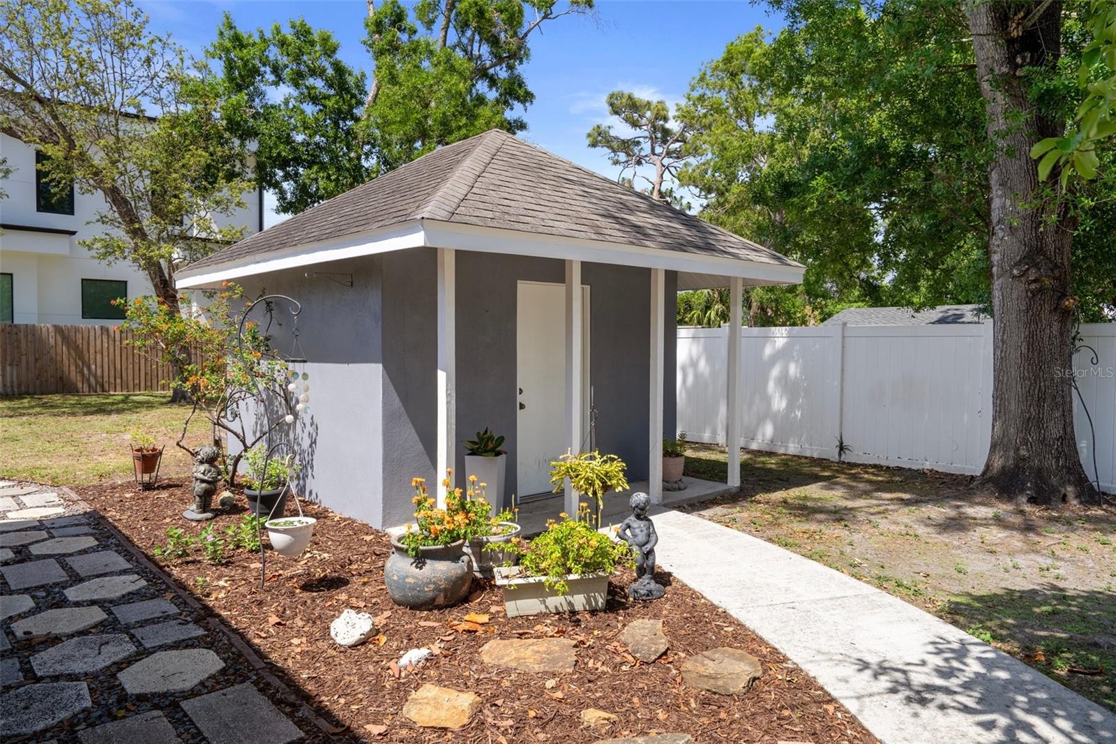 Listing photo id 39 for 1209 Adalee Street