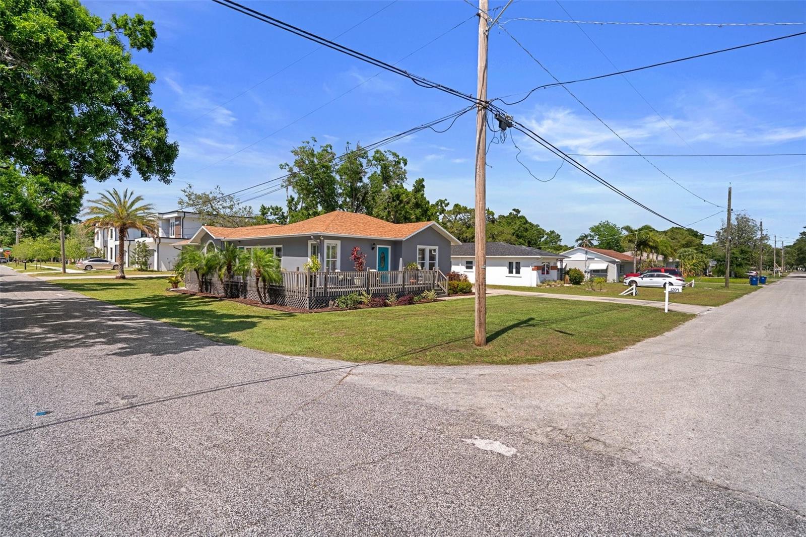 Listing photo id 53 for 1209 Adalee Street