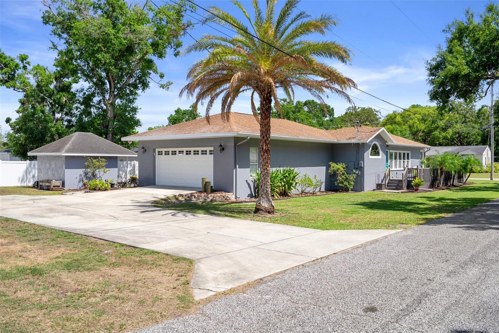 Listing photo id 55 for 1209 Adalee Street