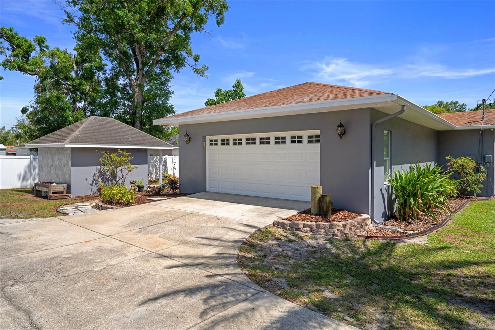Listing photo id 56 for 1209 Adalee Street