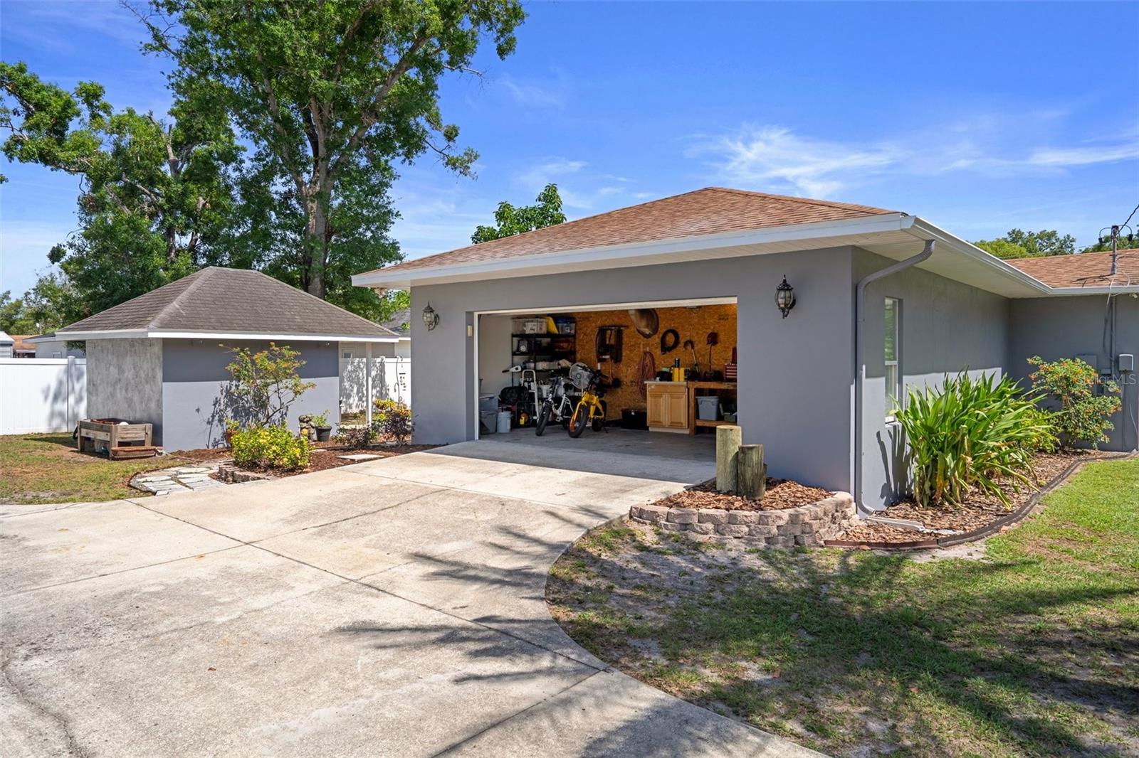 Listing photo id 57 for 1209 Adalee Street