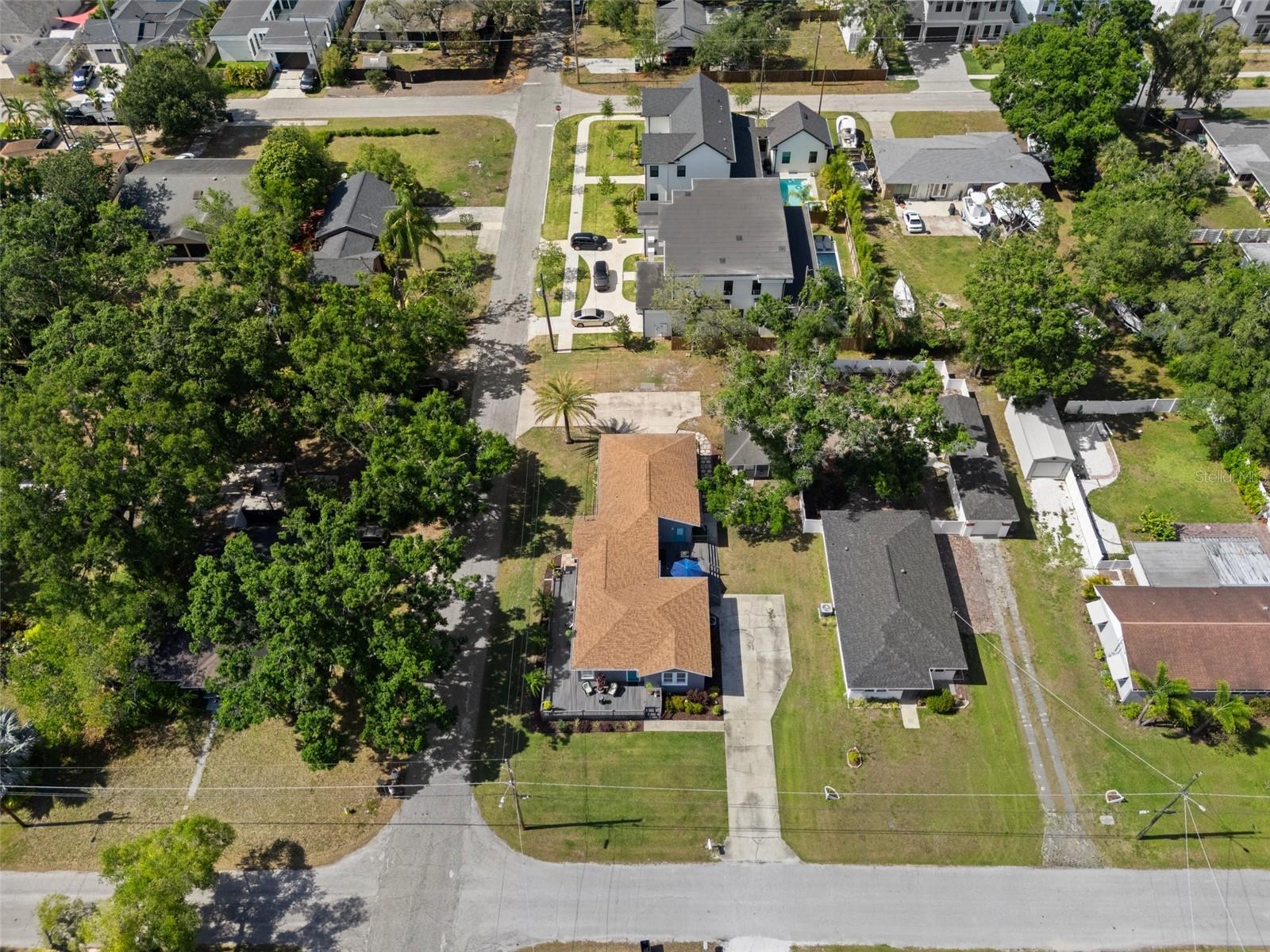 Listing photo id 59 for 1209 Adalee Street