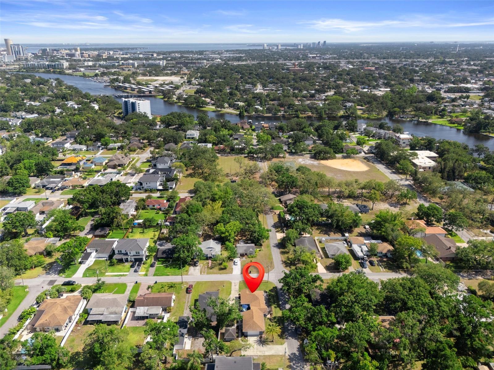 Listing photo id 69 for 1209 Adalee Street
