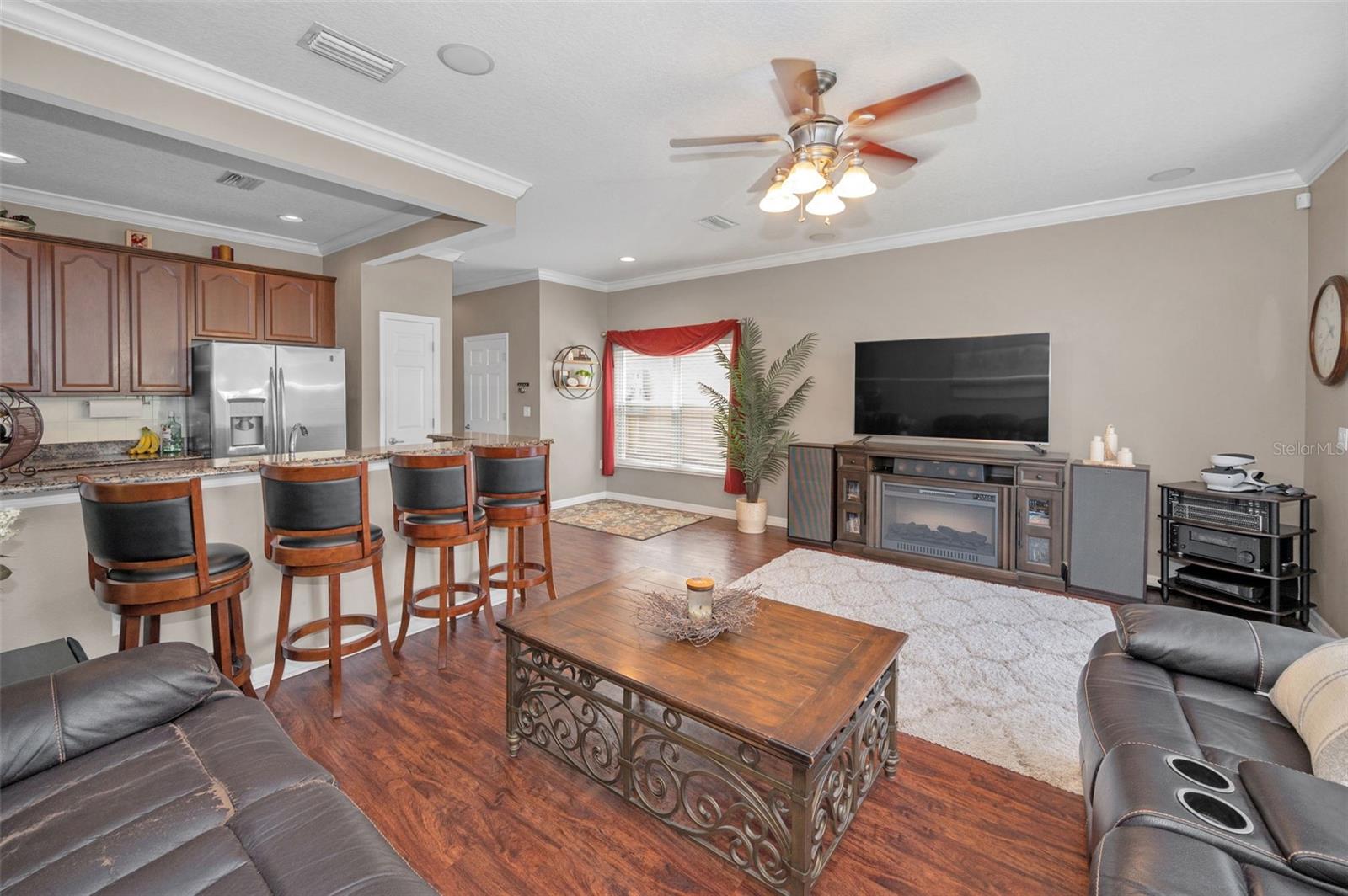 Listing photo id 10 for 6902 47th Lane N
