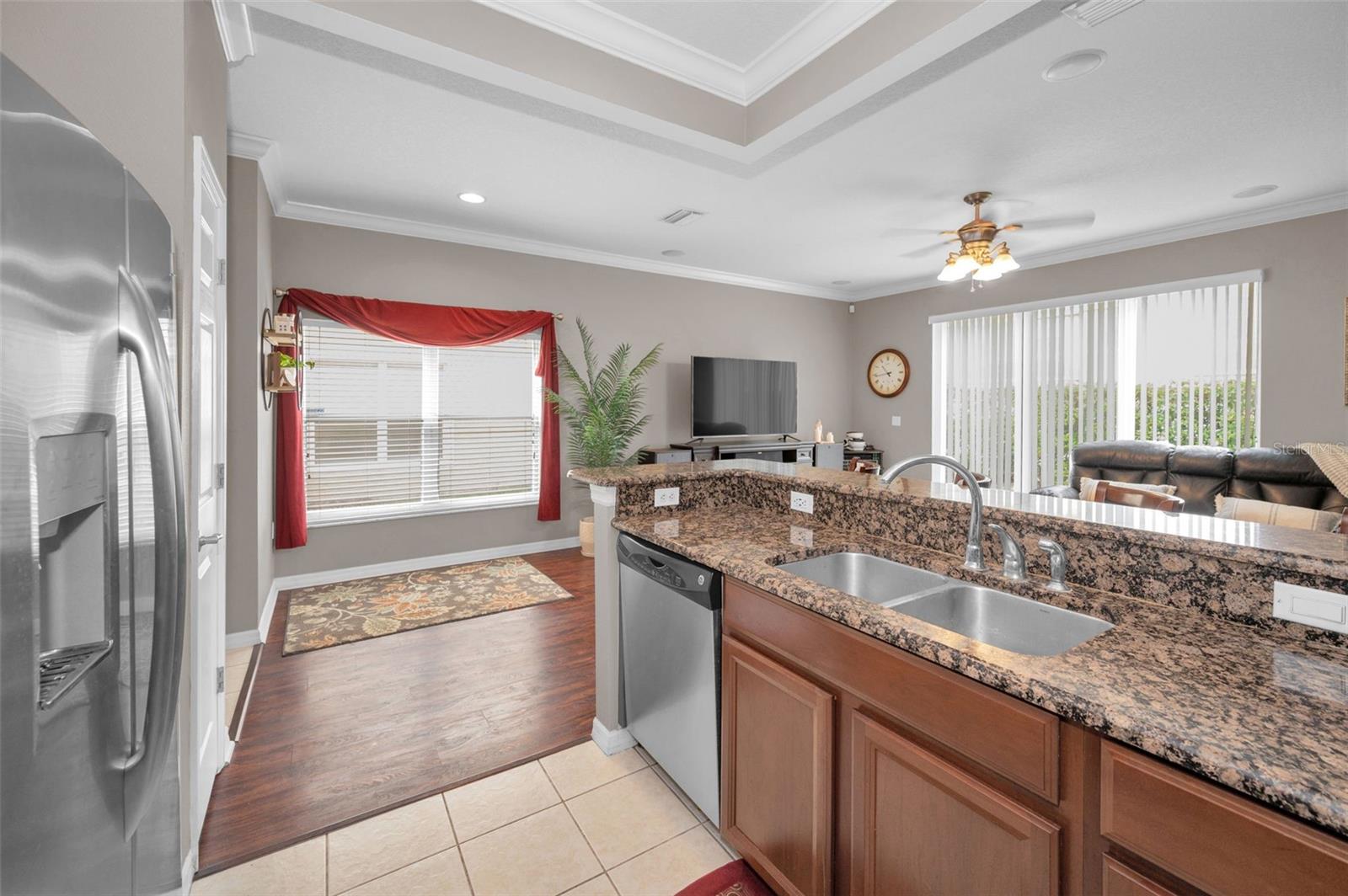 Listing photo id 16 for 6902 47th Lane N