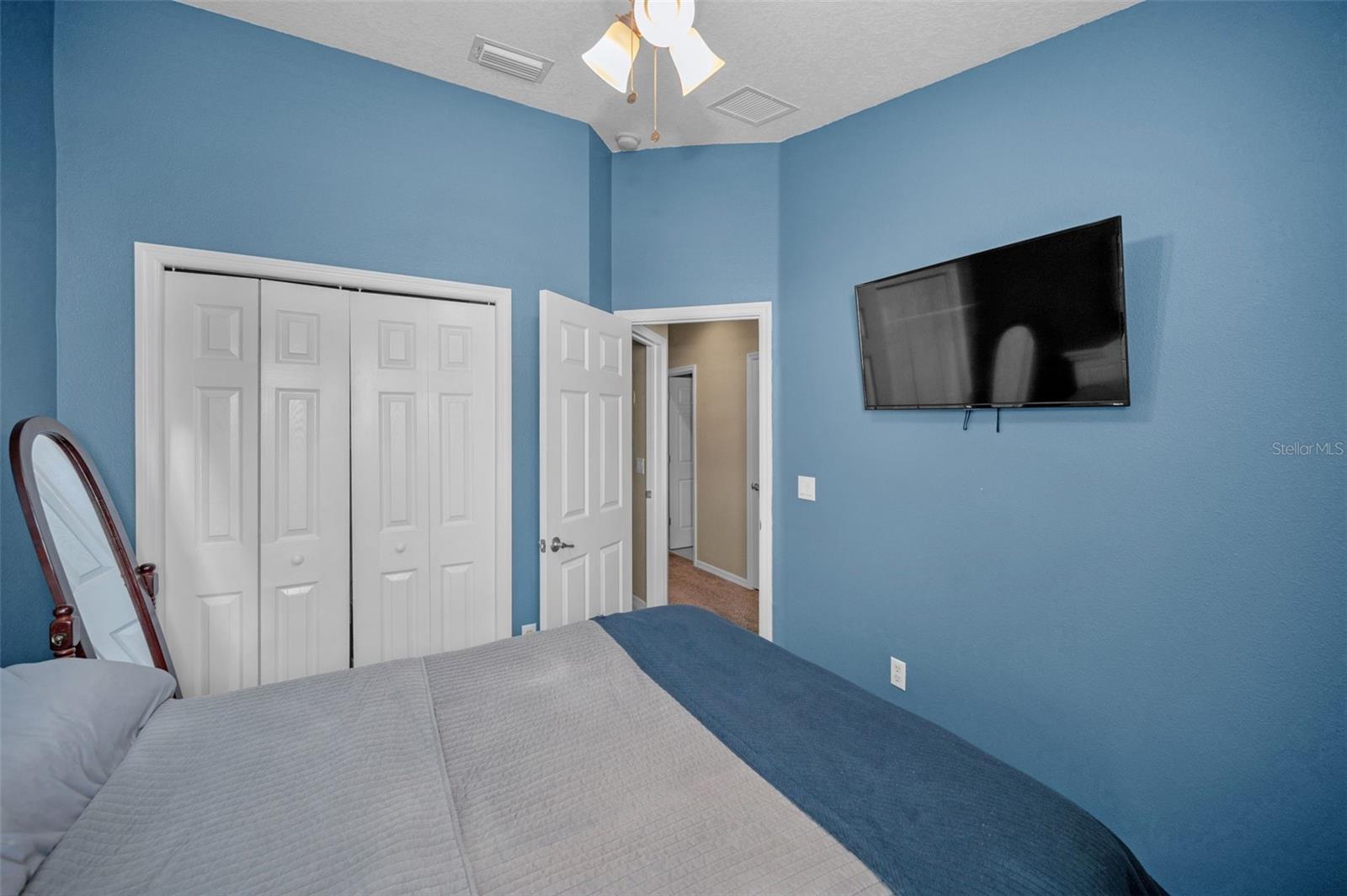 Listing photo id 27 for 6902 47th Lane N