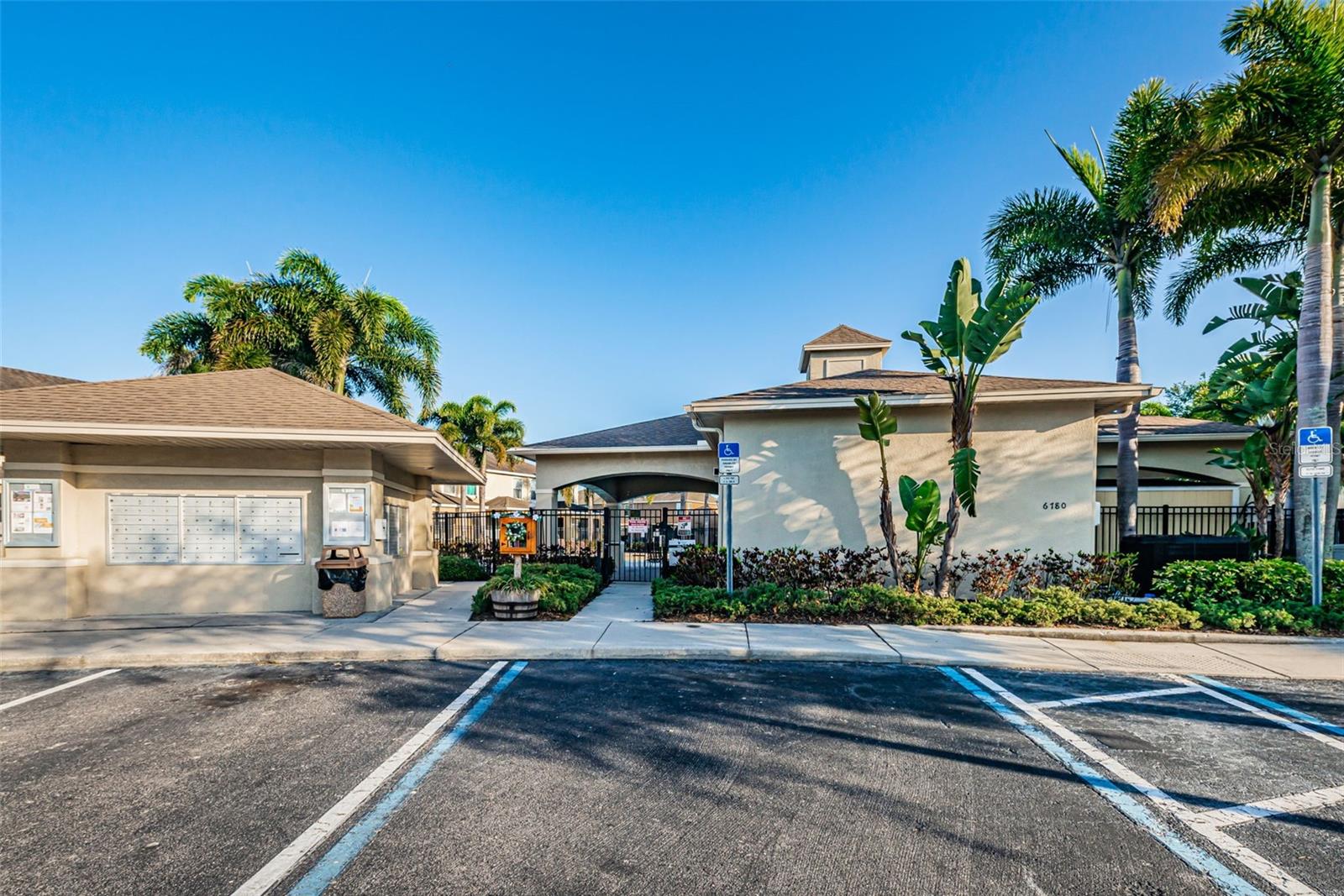 Listing photo id 37 for 6902 47th Lane N