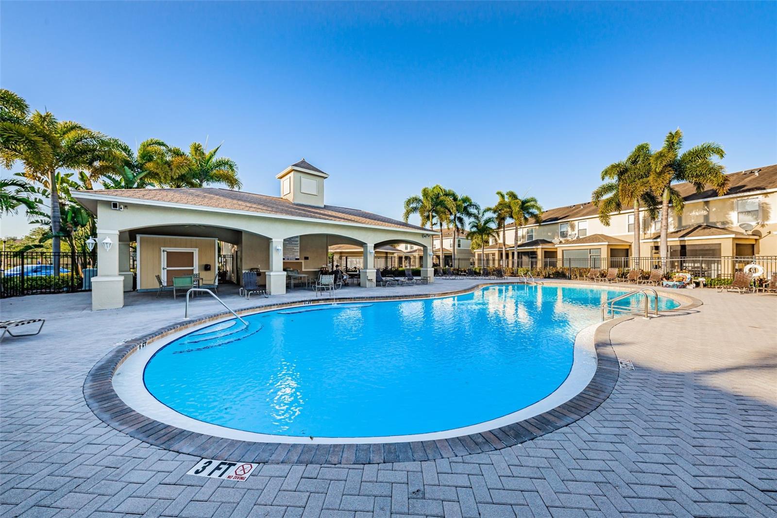 Listing photo id 2 for 6902 47th Lane N