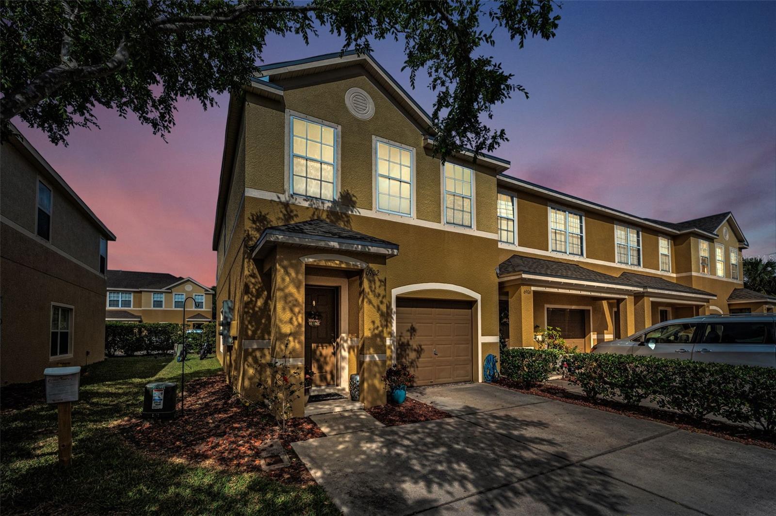 Listing photo id 3 for 6902 47th Lane N
