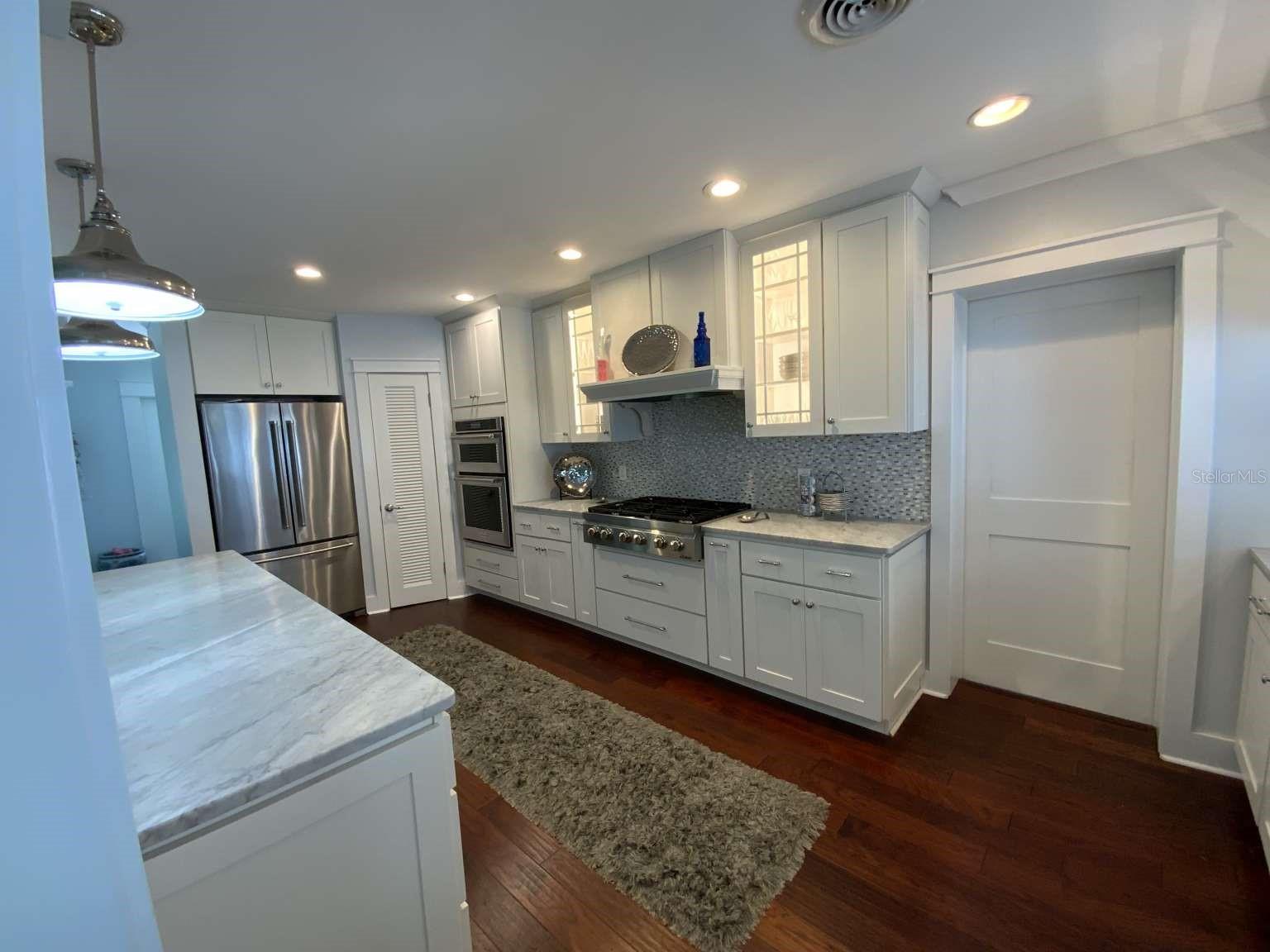 Listing photo id 4 for 209 Rosery Road