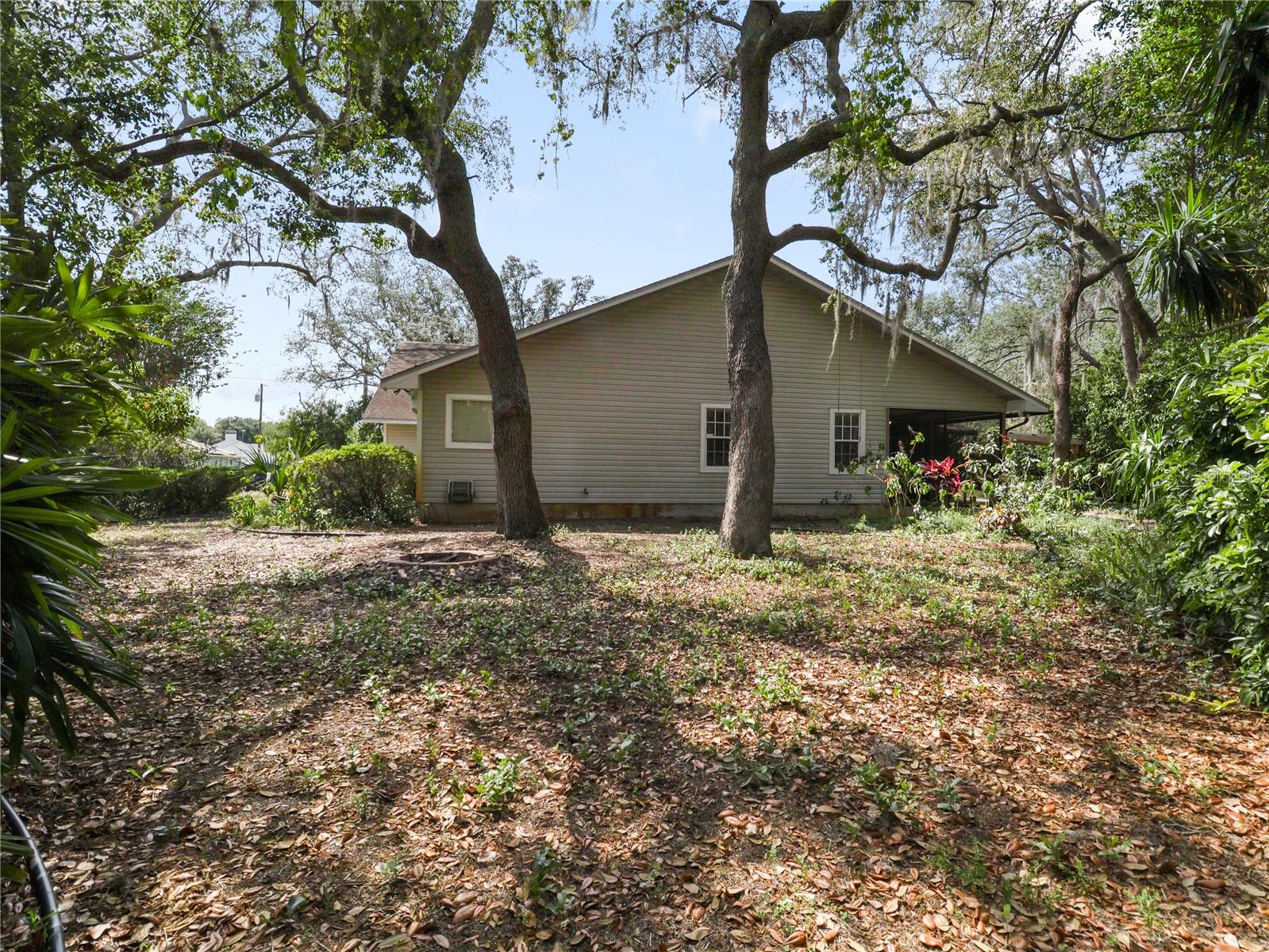 Image 23 of 28 For 994 Country Lake Circle