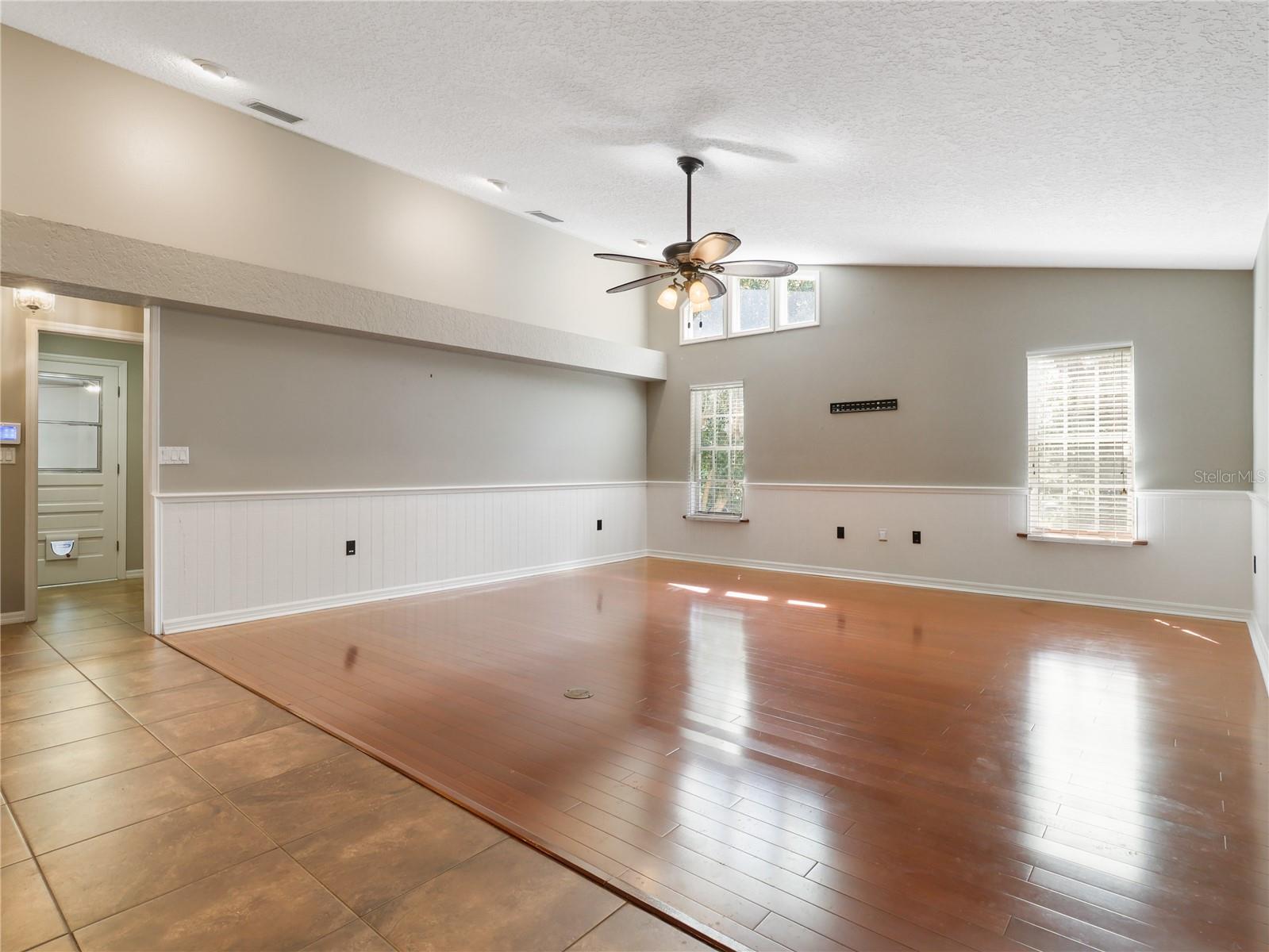 Image 3 of 28 For 994 Country Lake Circle