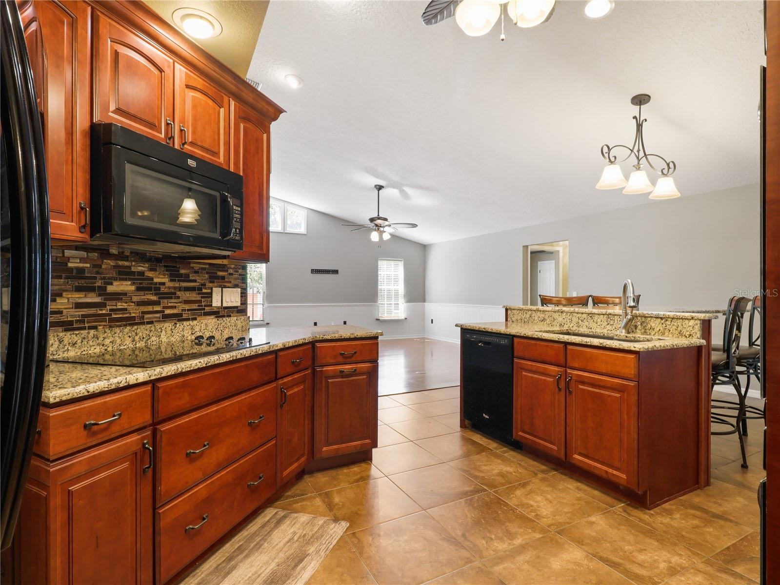 Image 4 of 28 For 994 Country Lake Circle