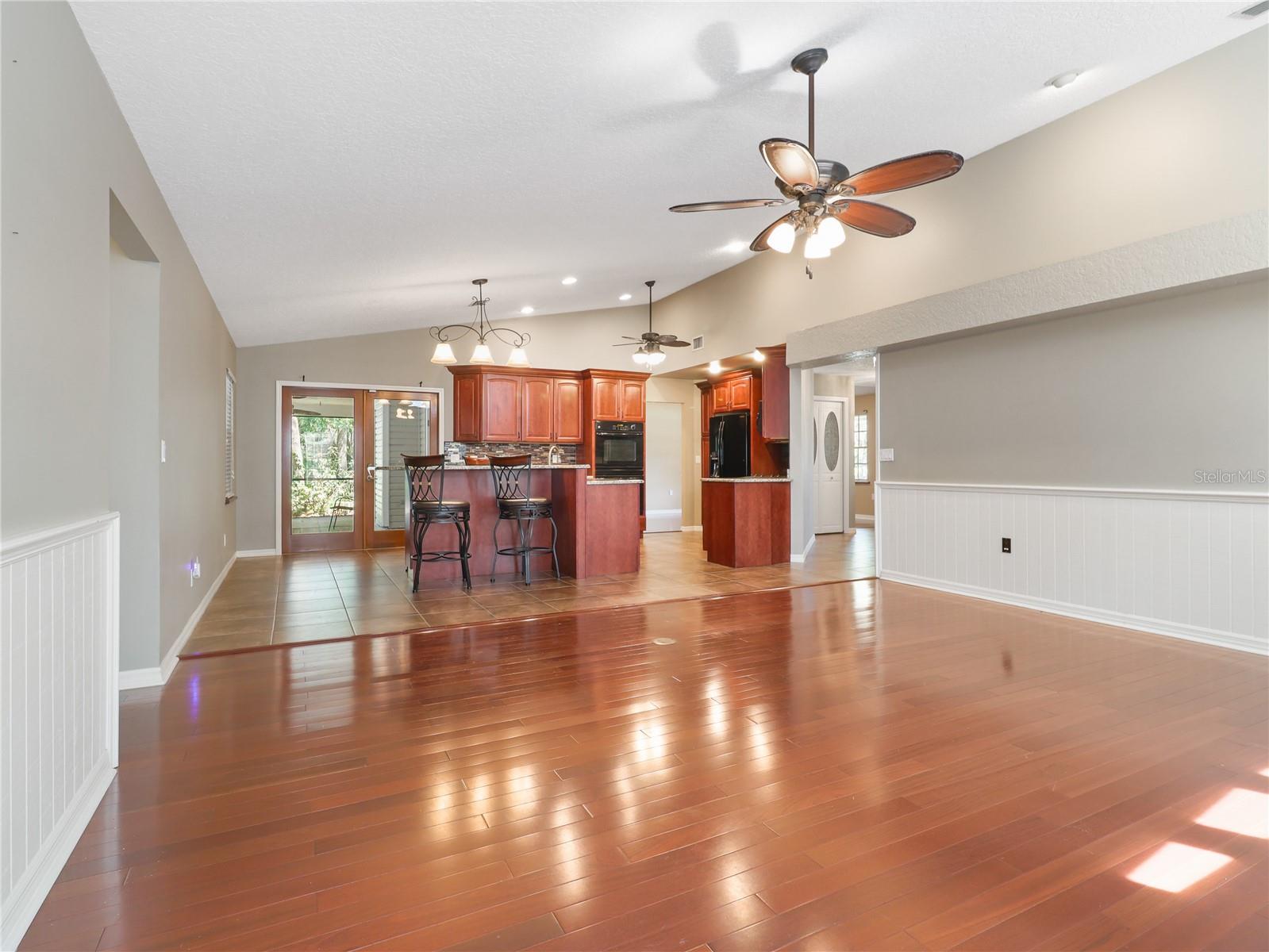Image 6 of 28 For 994 Country Lake Circle