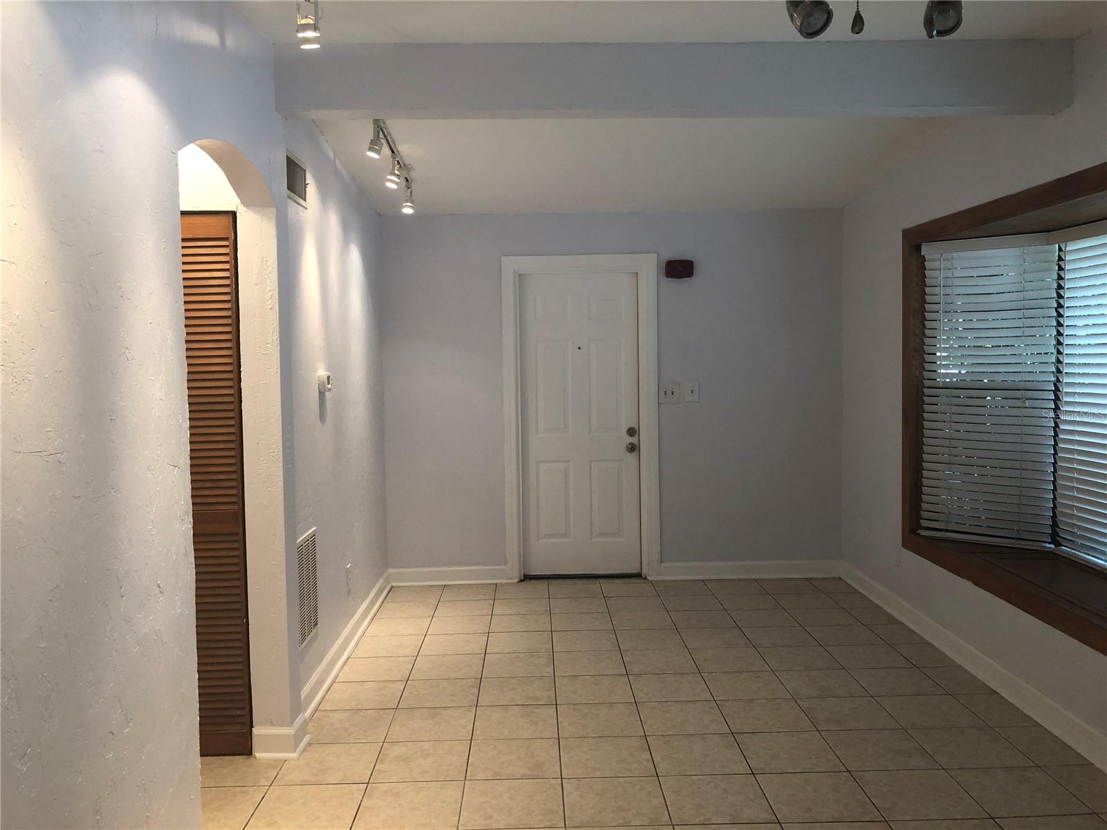 Image 5 of 39 For 122 19 Avenue N