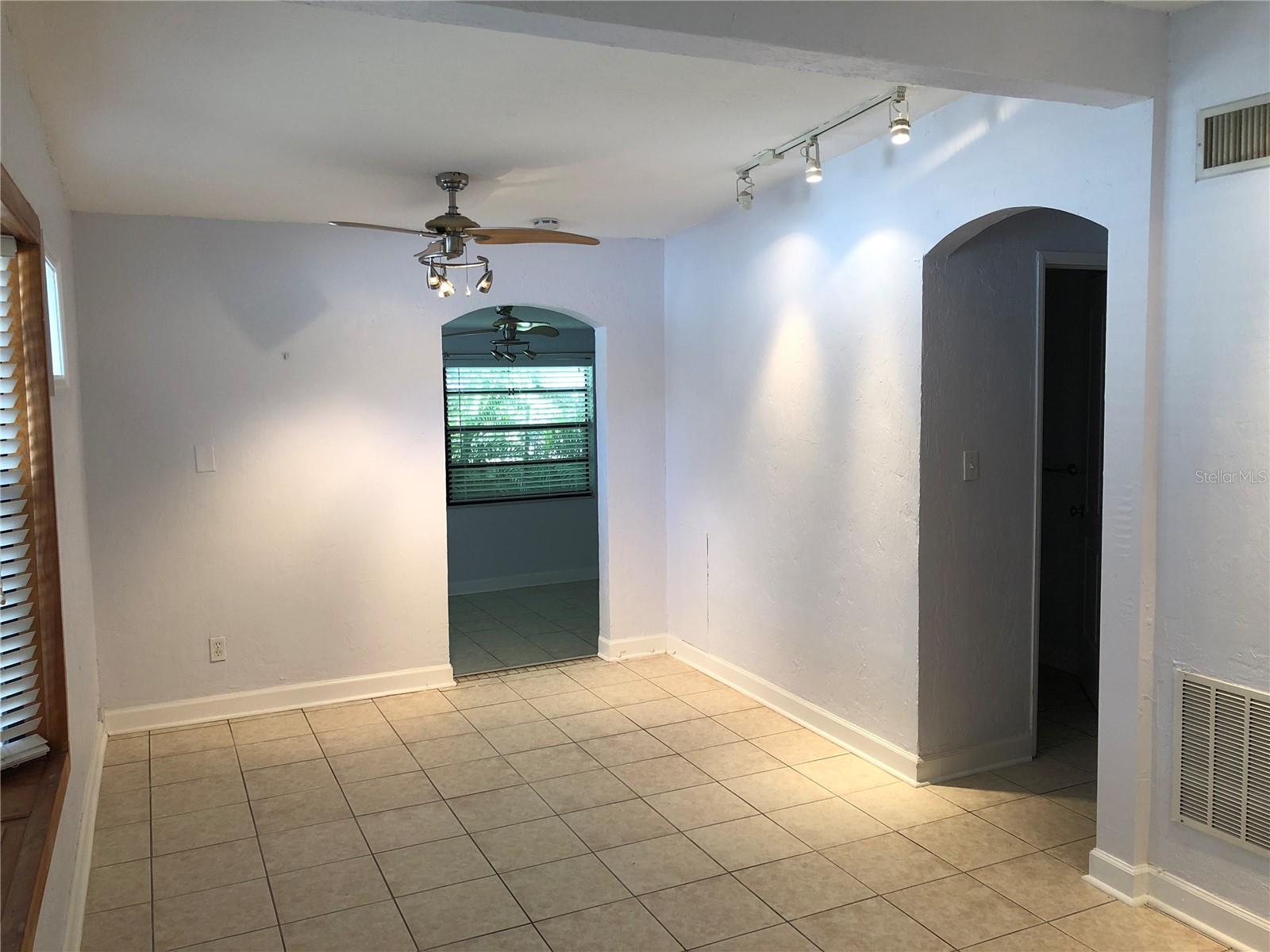 Image 7 of 39 For 122 19 Avenue N