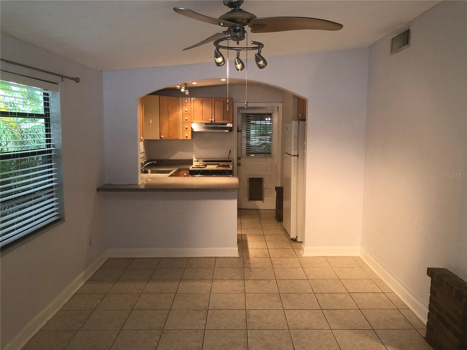 Image 8 of 39 For 122 19 Avenue N