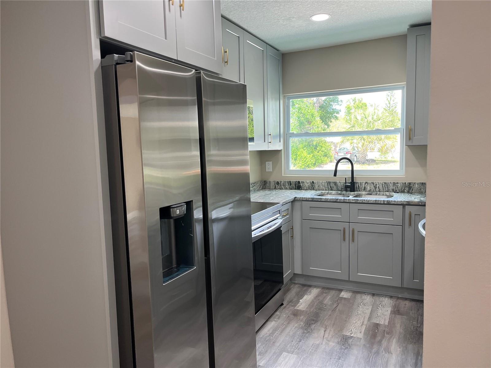 Image 21 of 28 For 10116 Highland Avenue