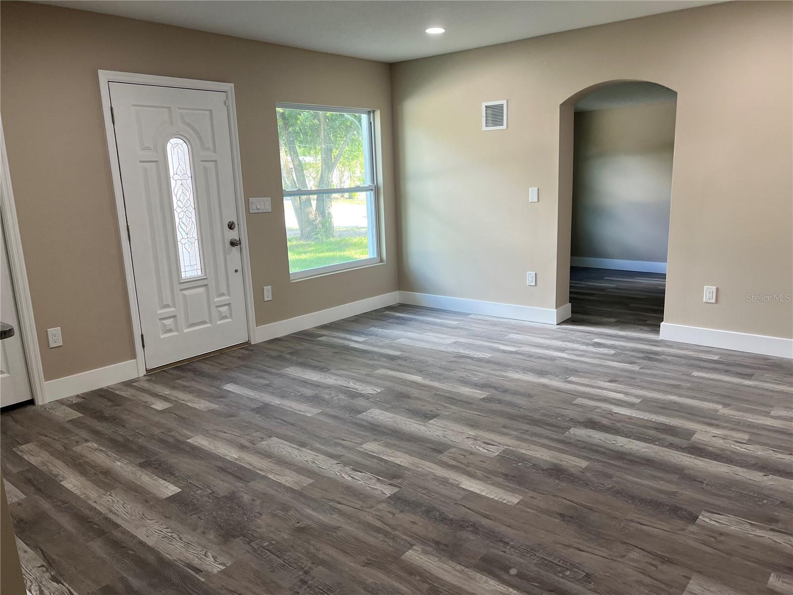Image 6 of 28 For 10116 Highland Avenue