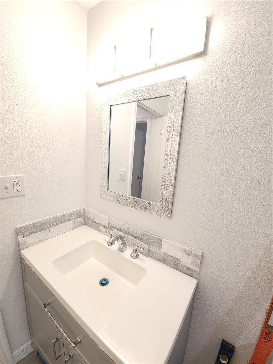 Listing photo id 9 for 2210 Irene Street