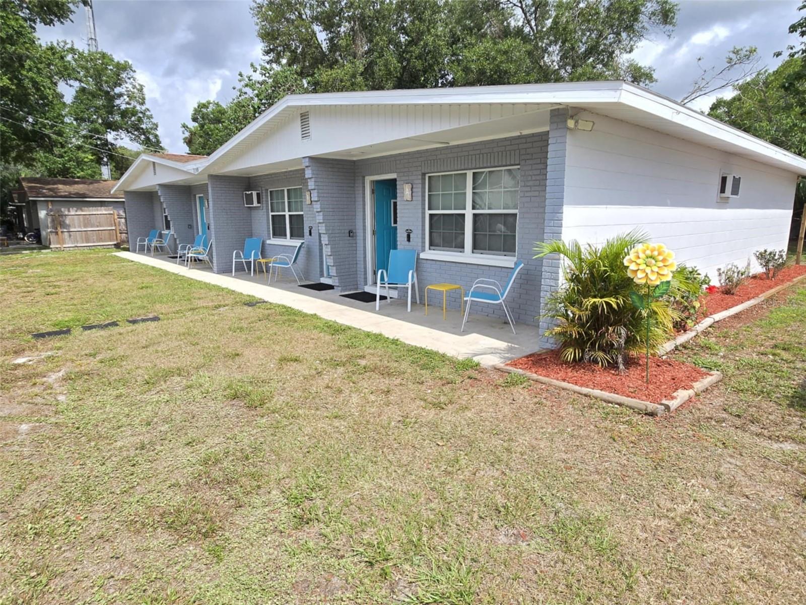 Listing photo id 0 for 2210 Irene Street