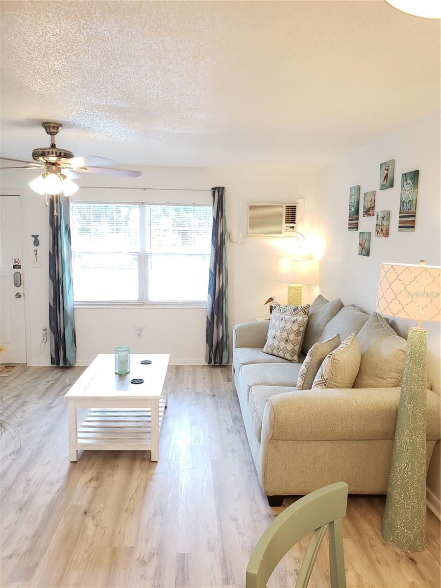 Listing photo id 37 for 2210 Irene Street