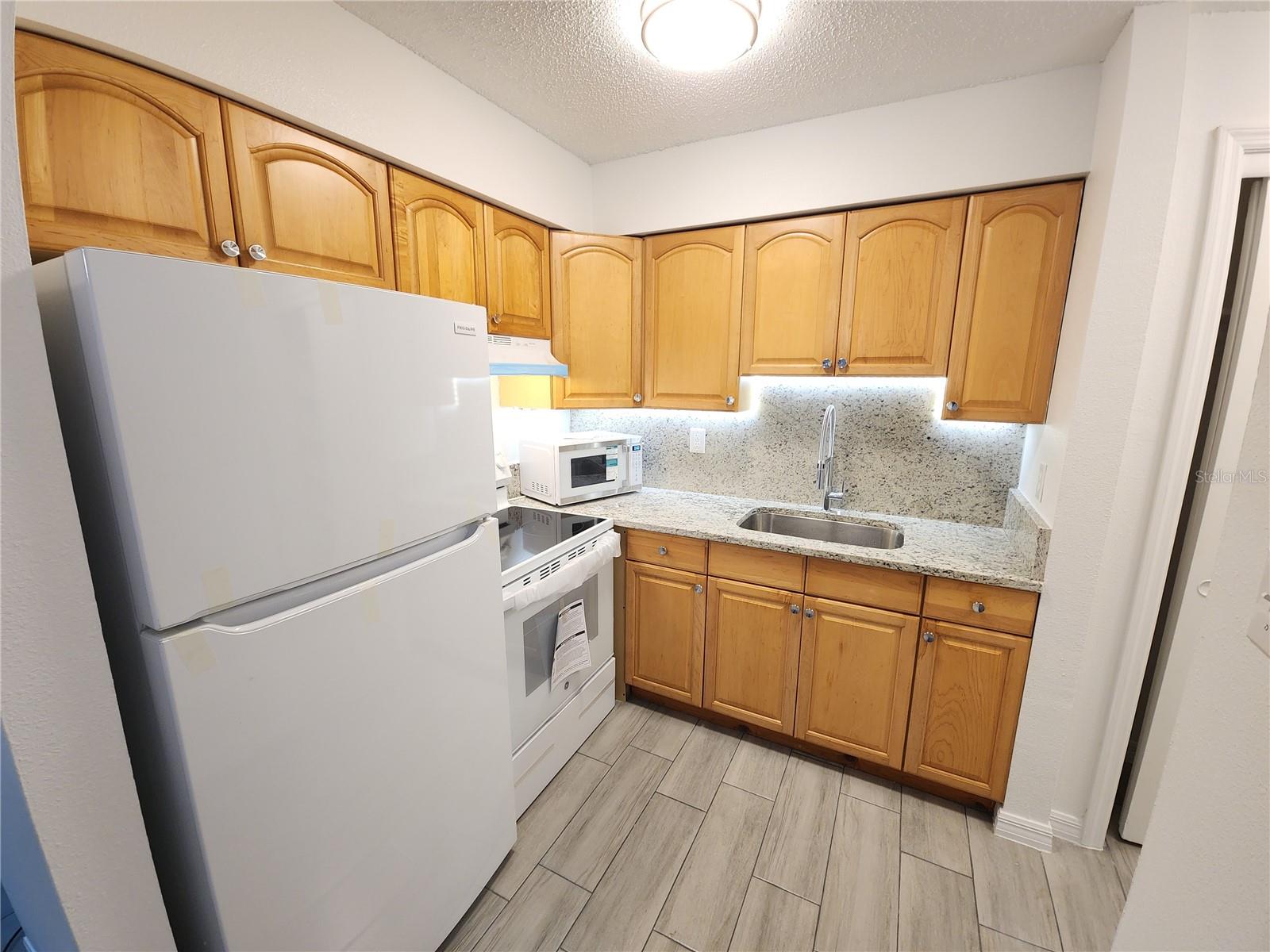 Listing photo id 2 for 2210 Irene Street