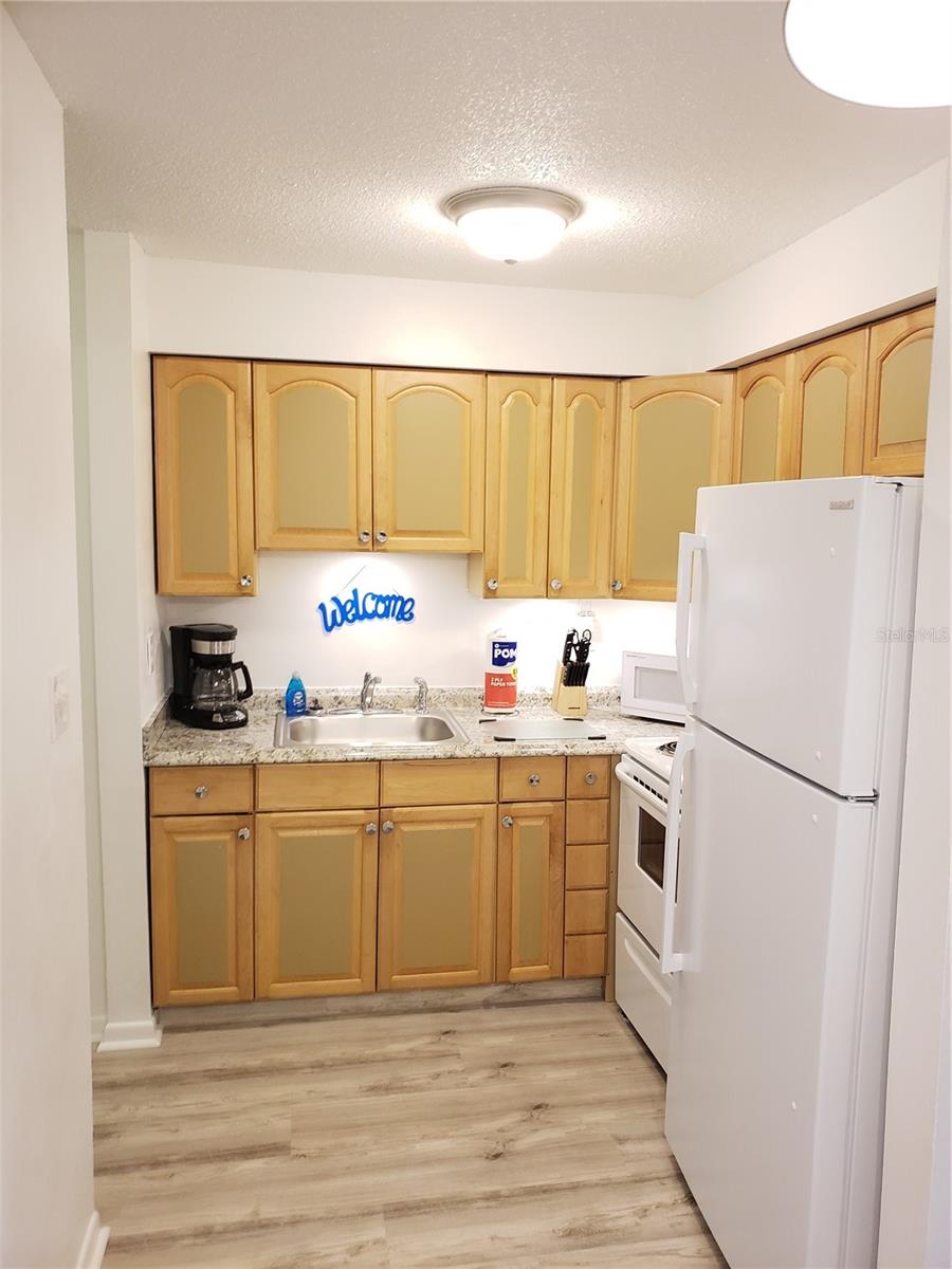 Listing photo id 39 for 2210 Irene Street