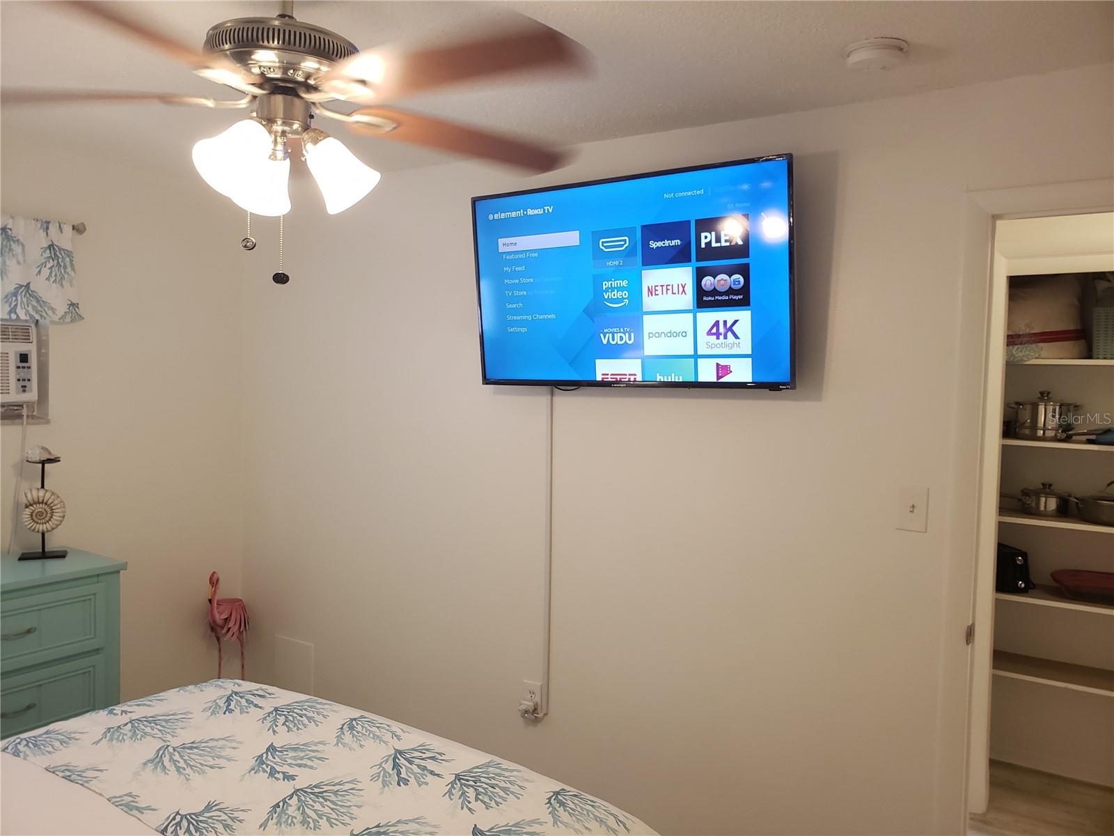 Listing photo id 53 for 2210 Irene Street