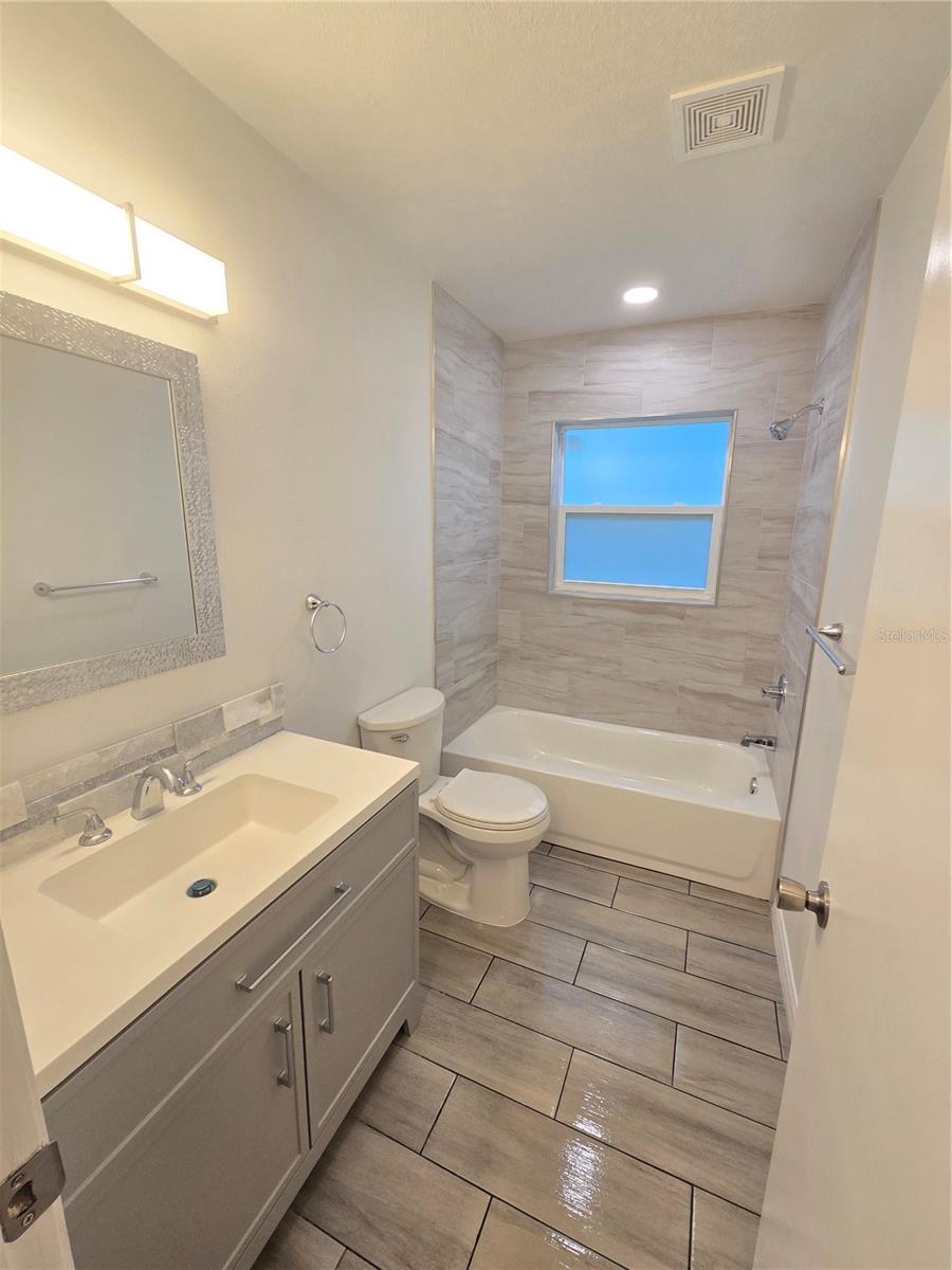Listing photo id 4 for 2210 Irene Street