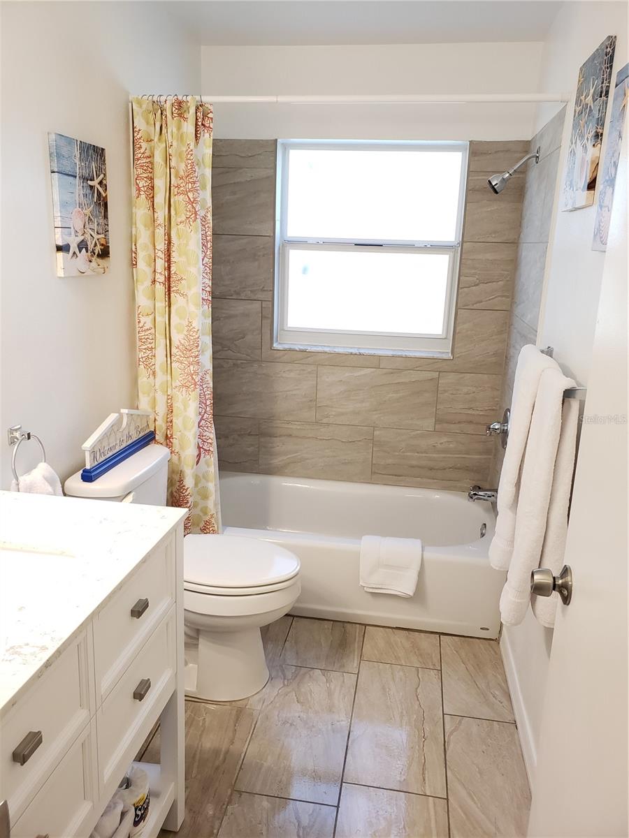 Listing photo id 77 for 2210 Irene Street