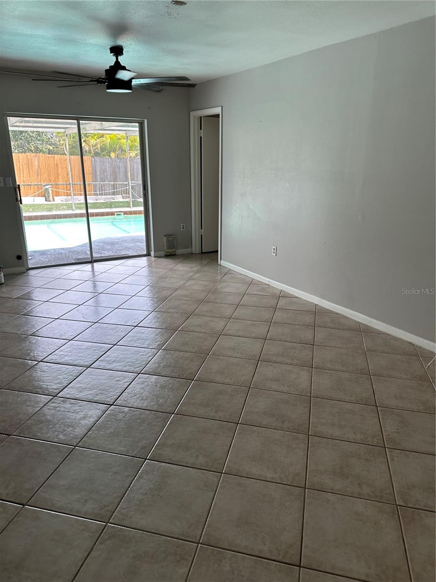 Image 6 of 27 For 2334 Colonial Court