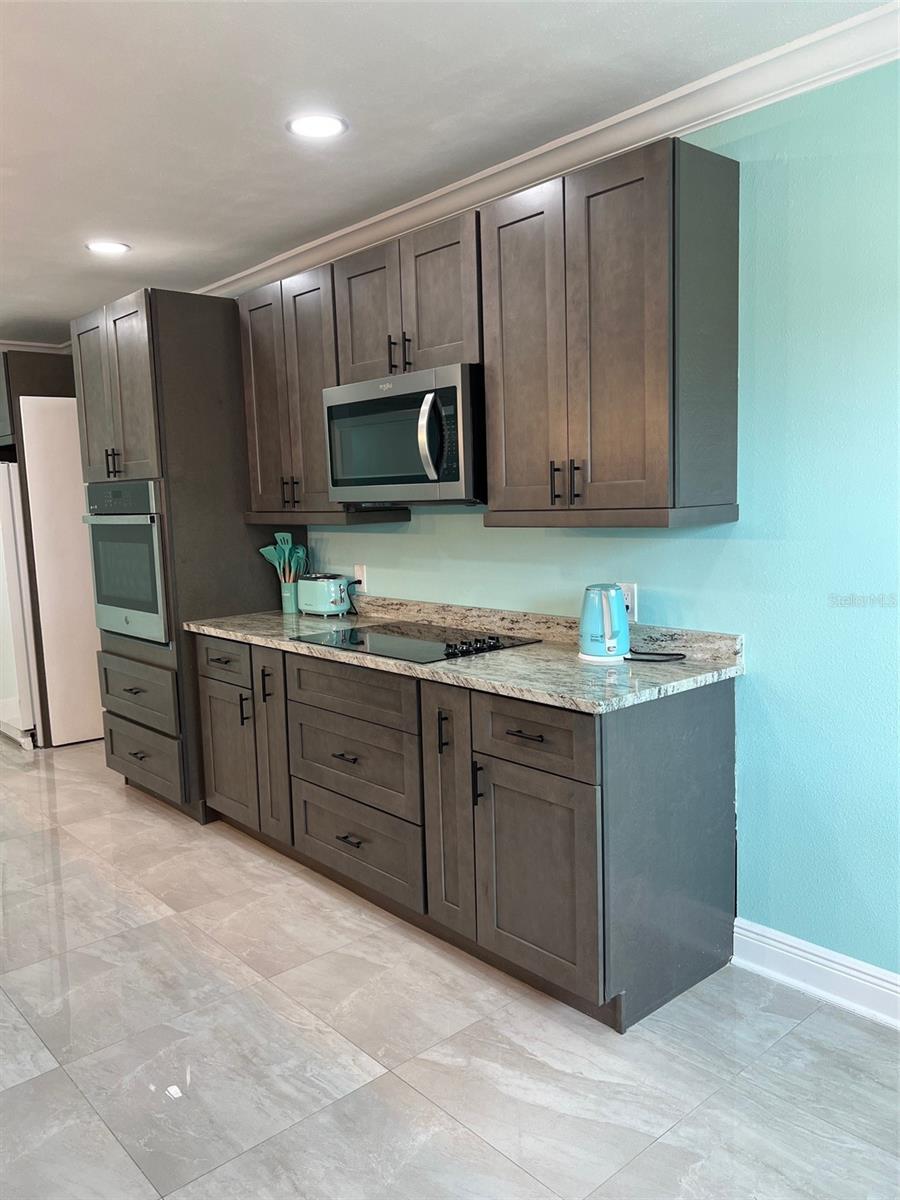 Image 11 of 24 For 627 Davis Boulevard