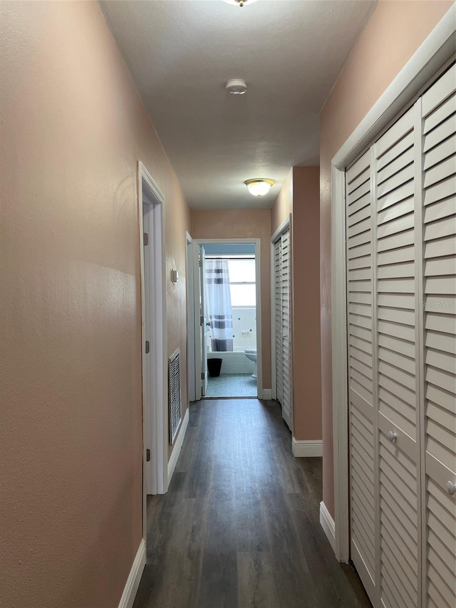 Image 20 of 24 For 627 Davis Boulevard