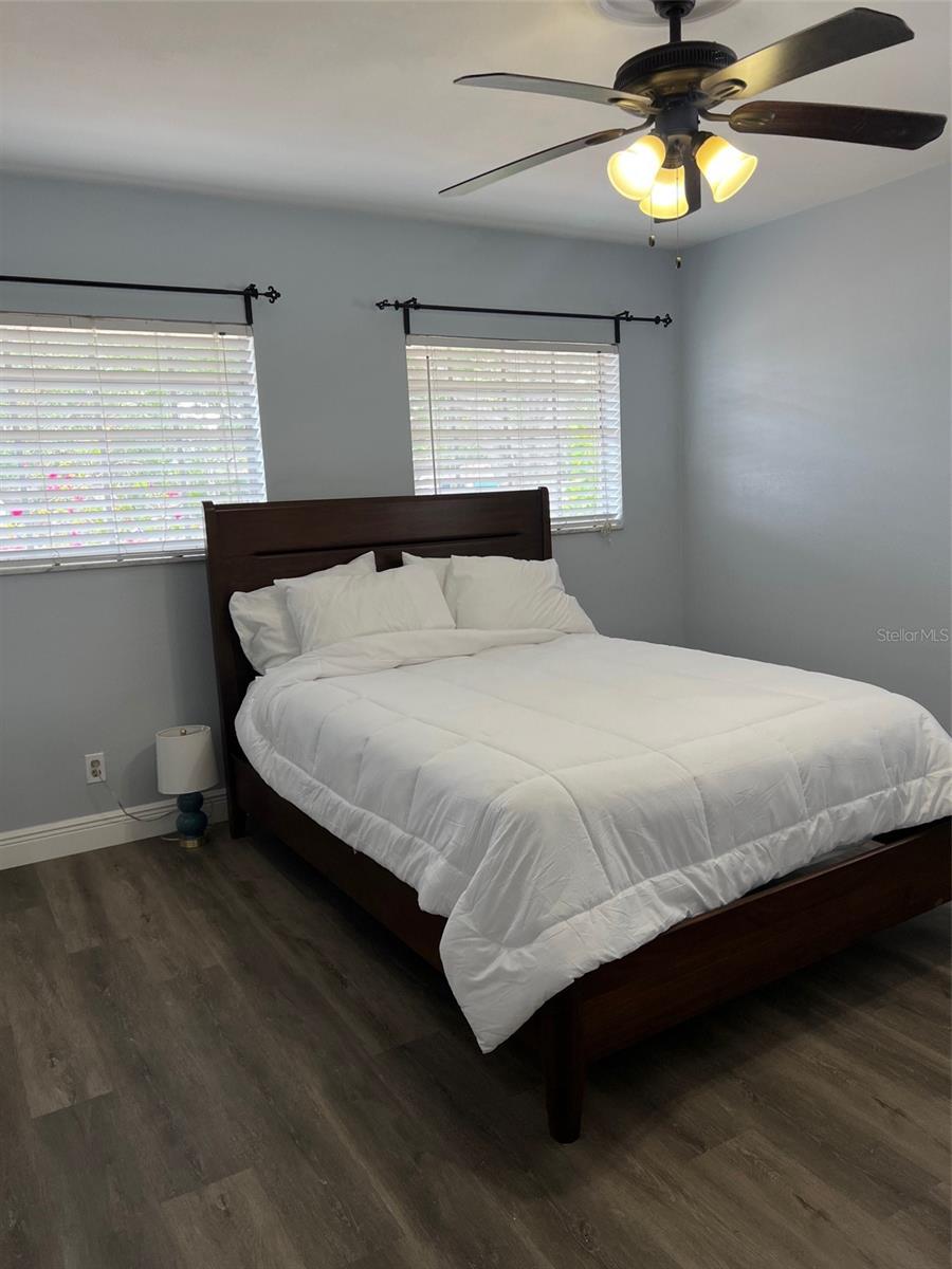 Image 21 of 24 For 627 Davis Boulevard