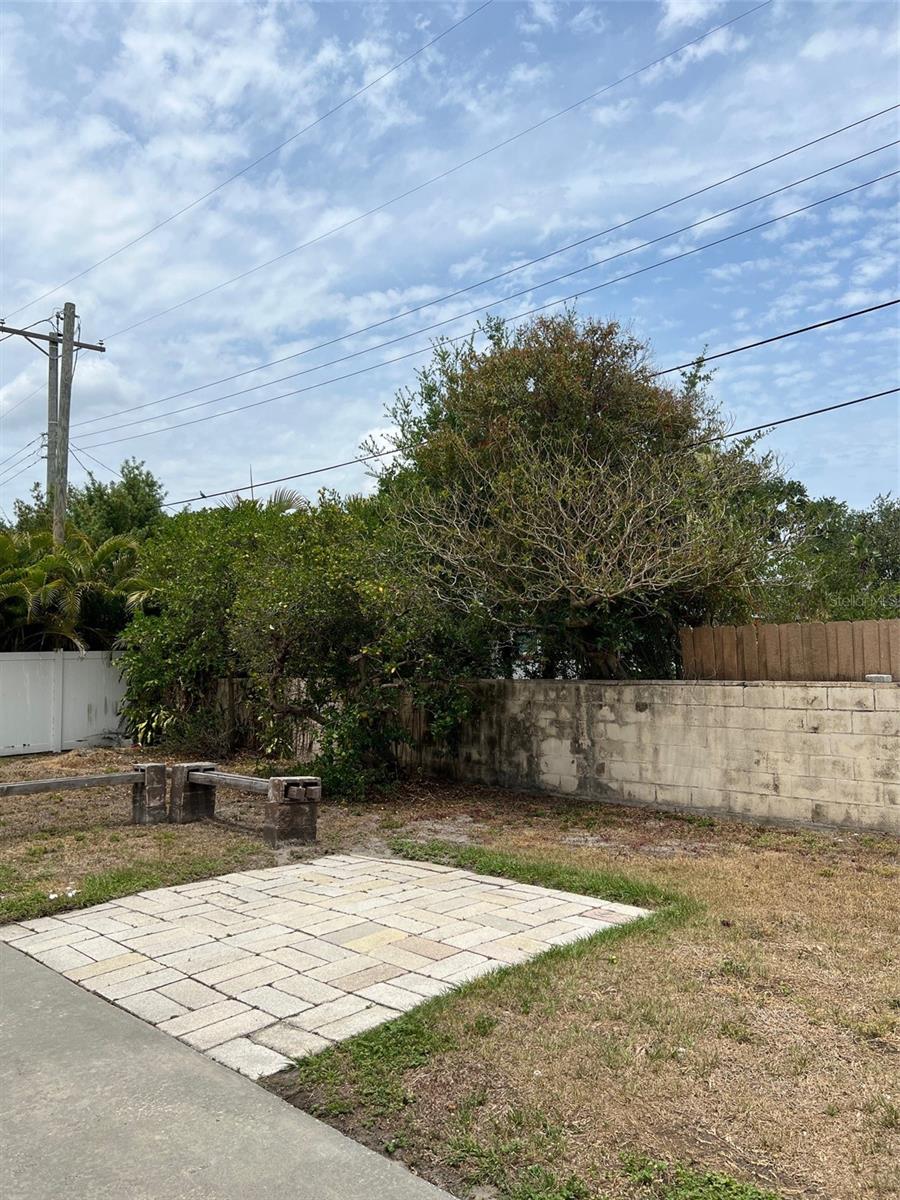 Image 23 of 24 For 627 Davis Boulevard