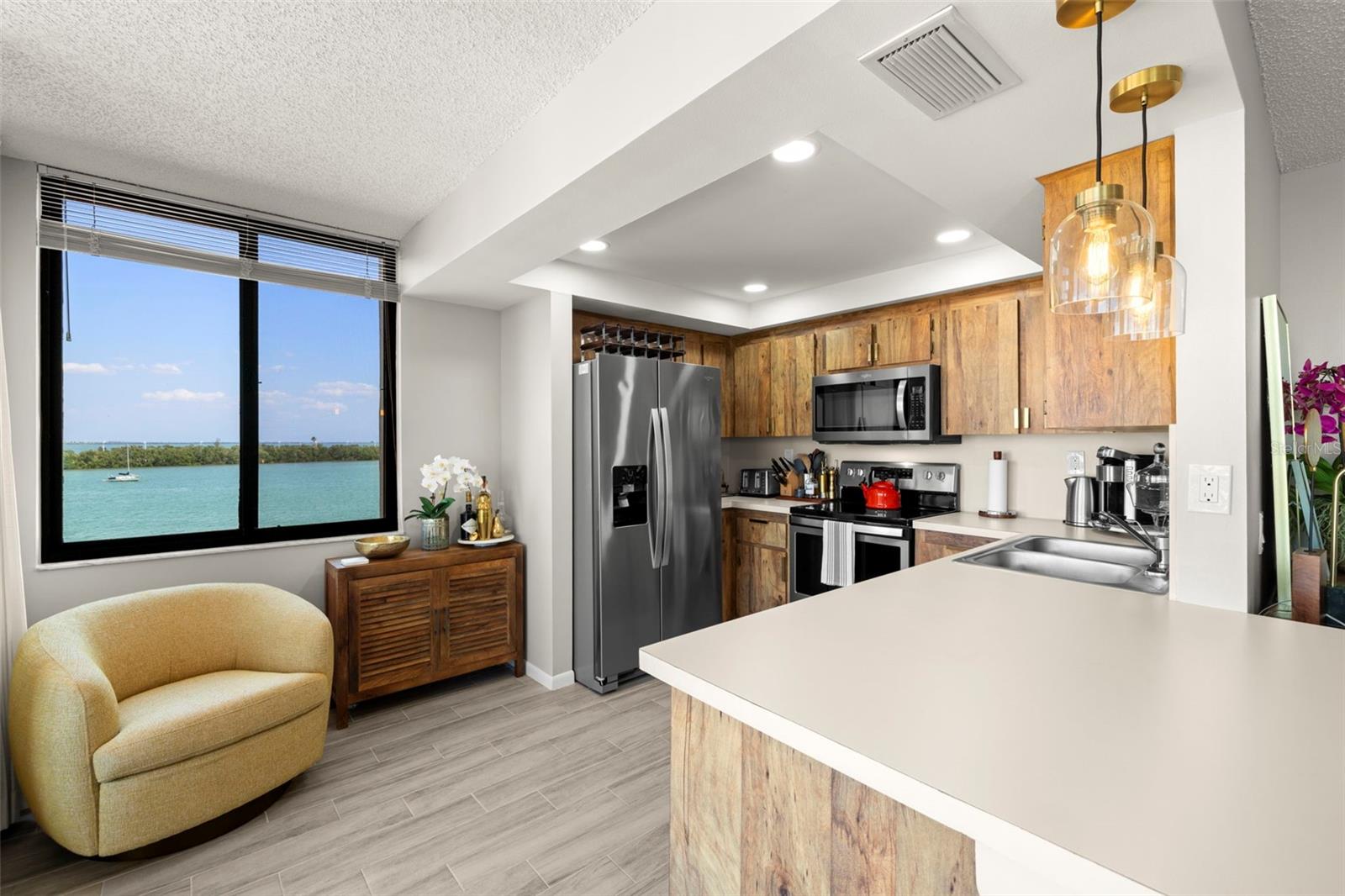 Image 11 of 45 For 6295 Bahia Del Mar Circle 406