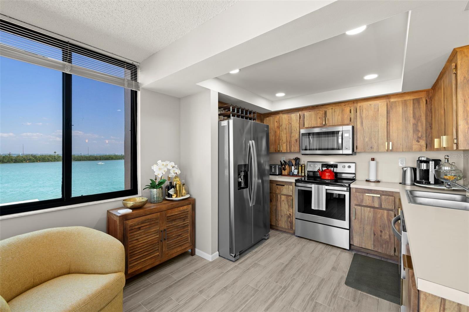 Image 12 of 45 For 6295 Bahia Del Mar Circle 406