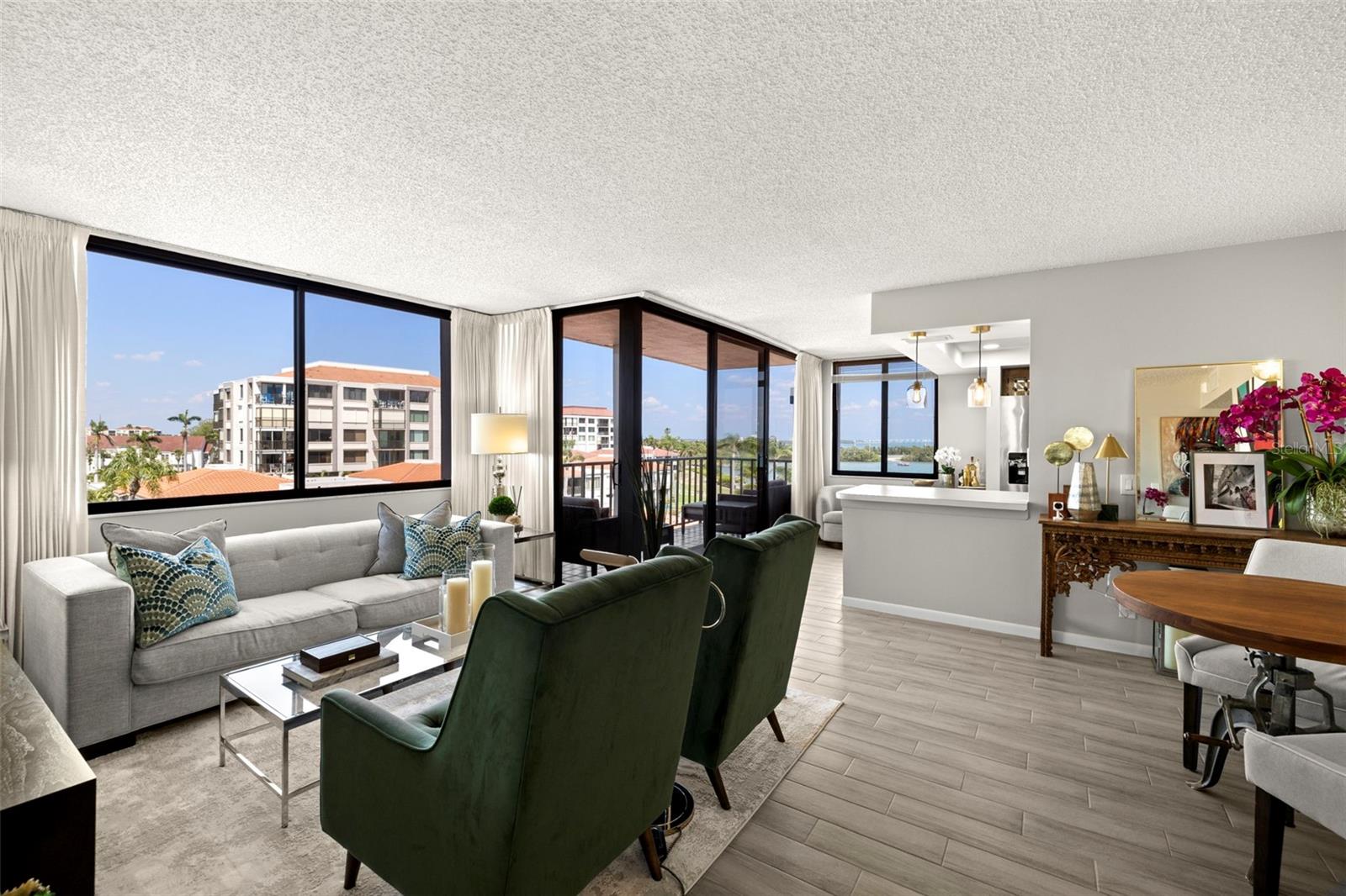Image 6 of 45 For 6295 Bahia Del Mar Circle 406