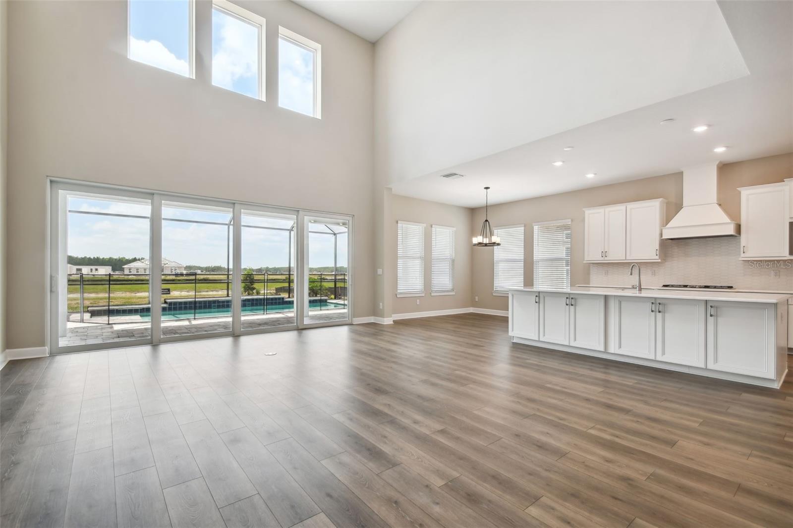 Listing photo id 8 for 34084 Torrent Lane